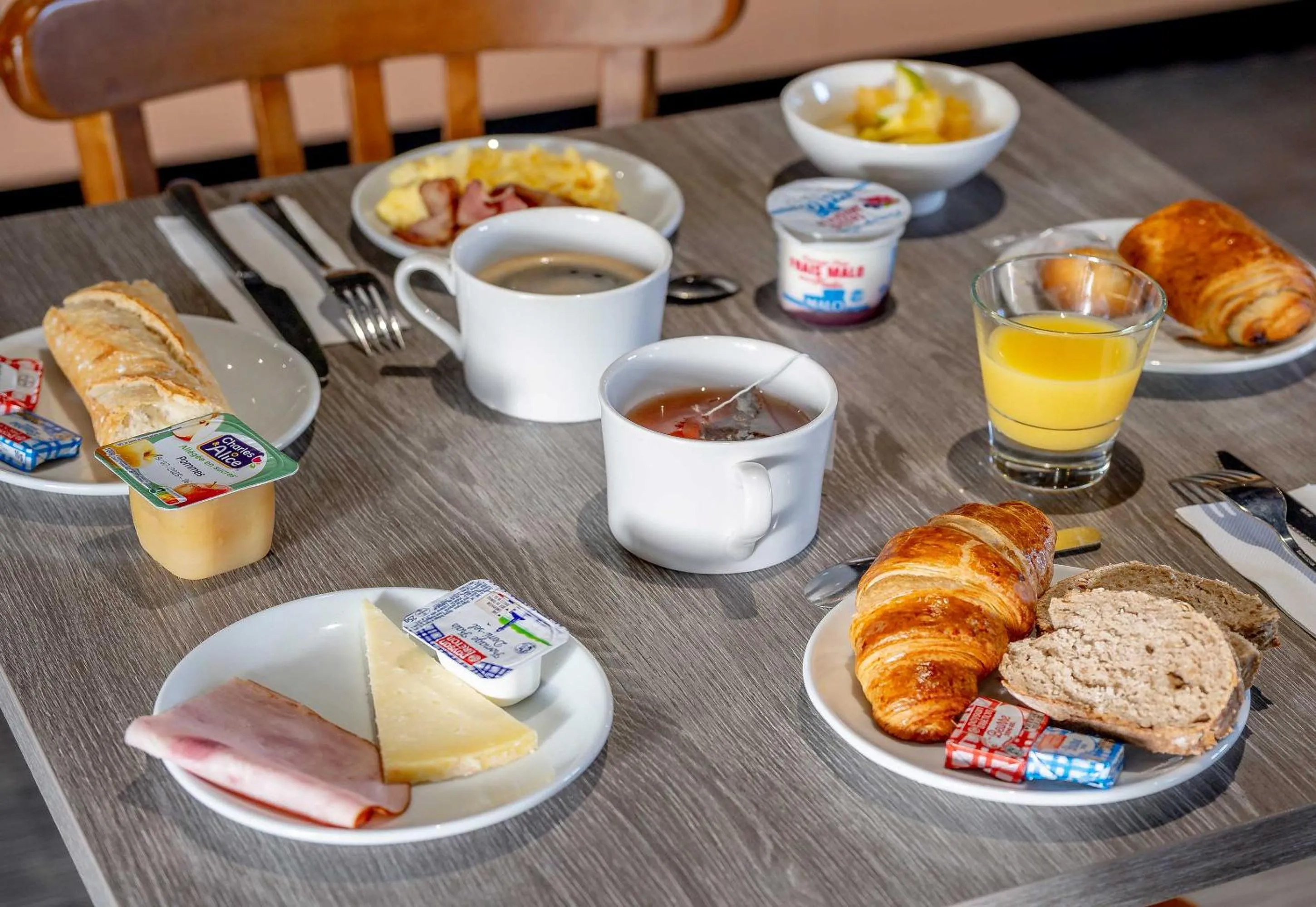 Food and drinks in B&B HOTEL Bordeaux Mérignac Cadera Aéroport