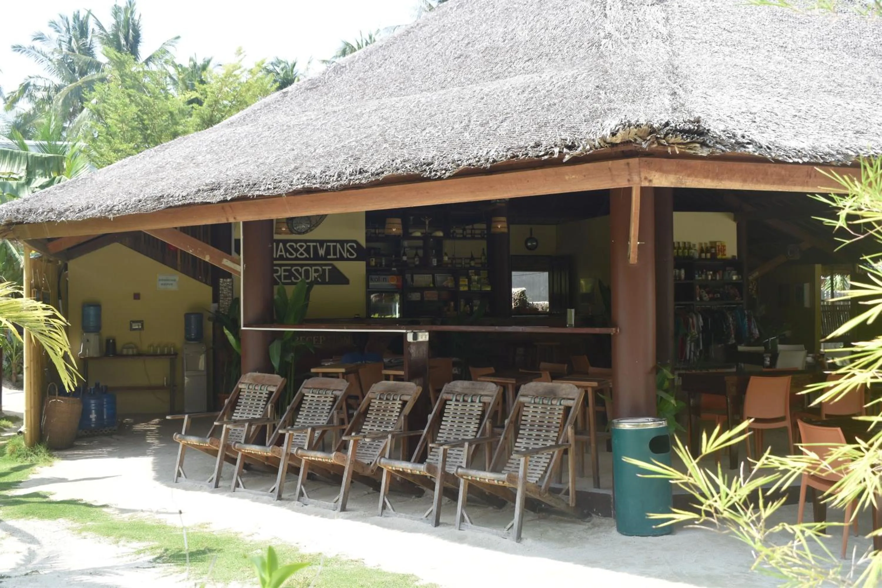 Restaurant/places to eat in Jonas and Twins Resort