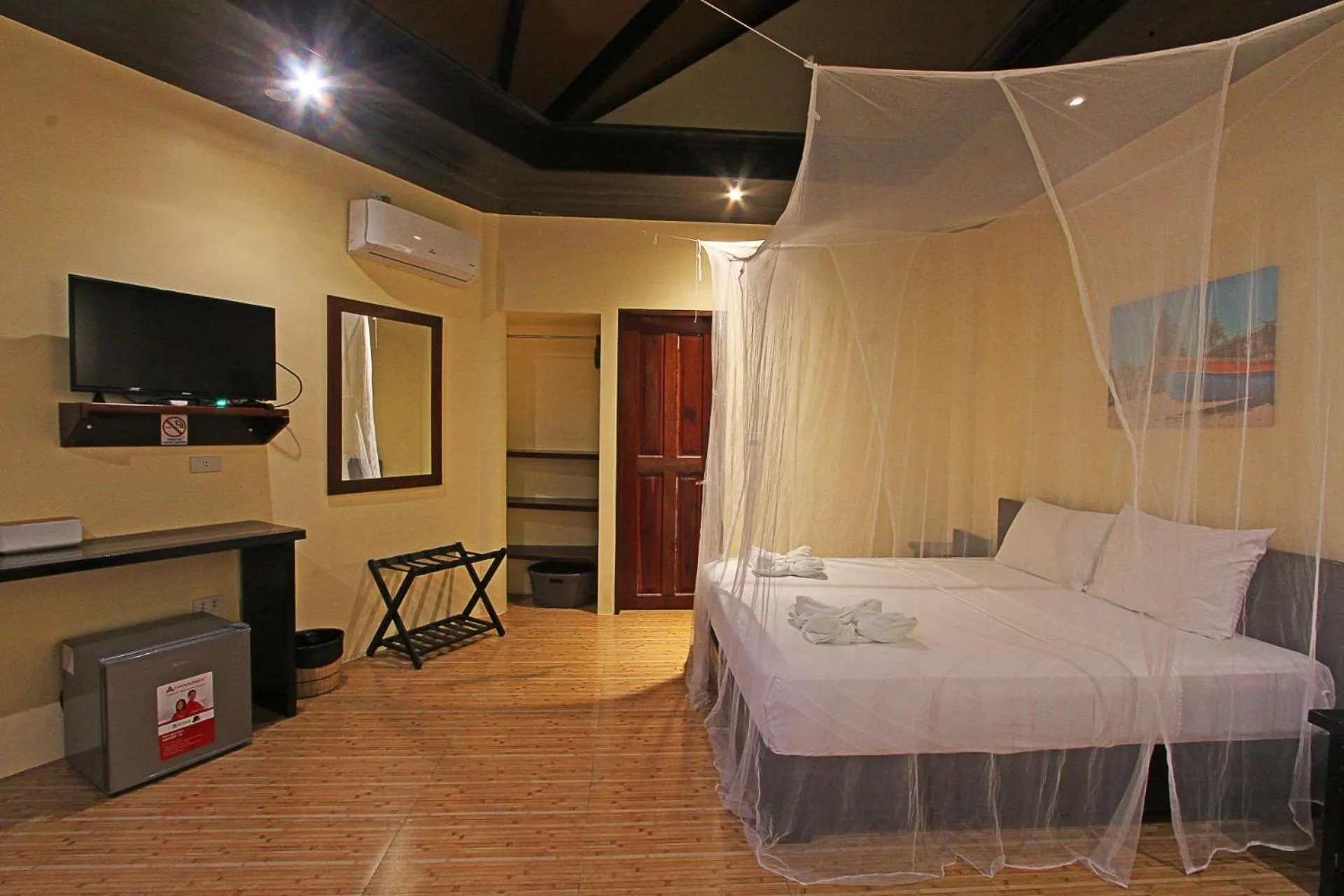 Bedroom, Bed in Jonas and Twins Resort