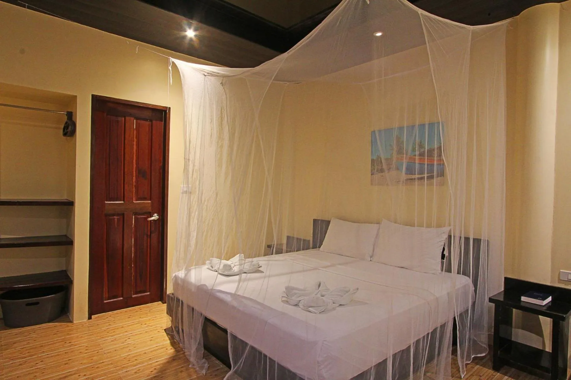 Property building, Bed in Jonas and Twins Resort