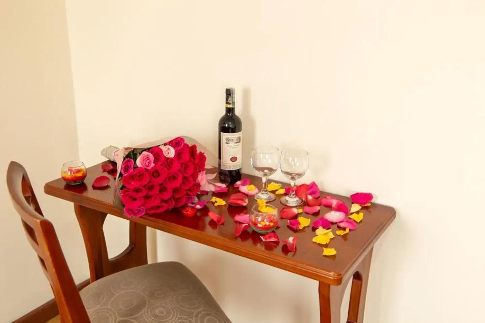 Food and drinks in Hotel Splendor by Friends Company