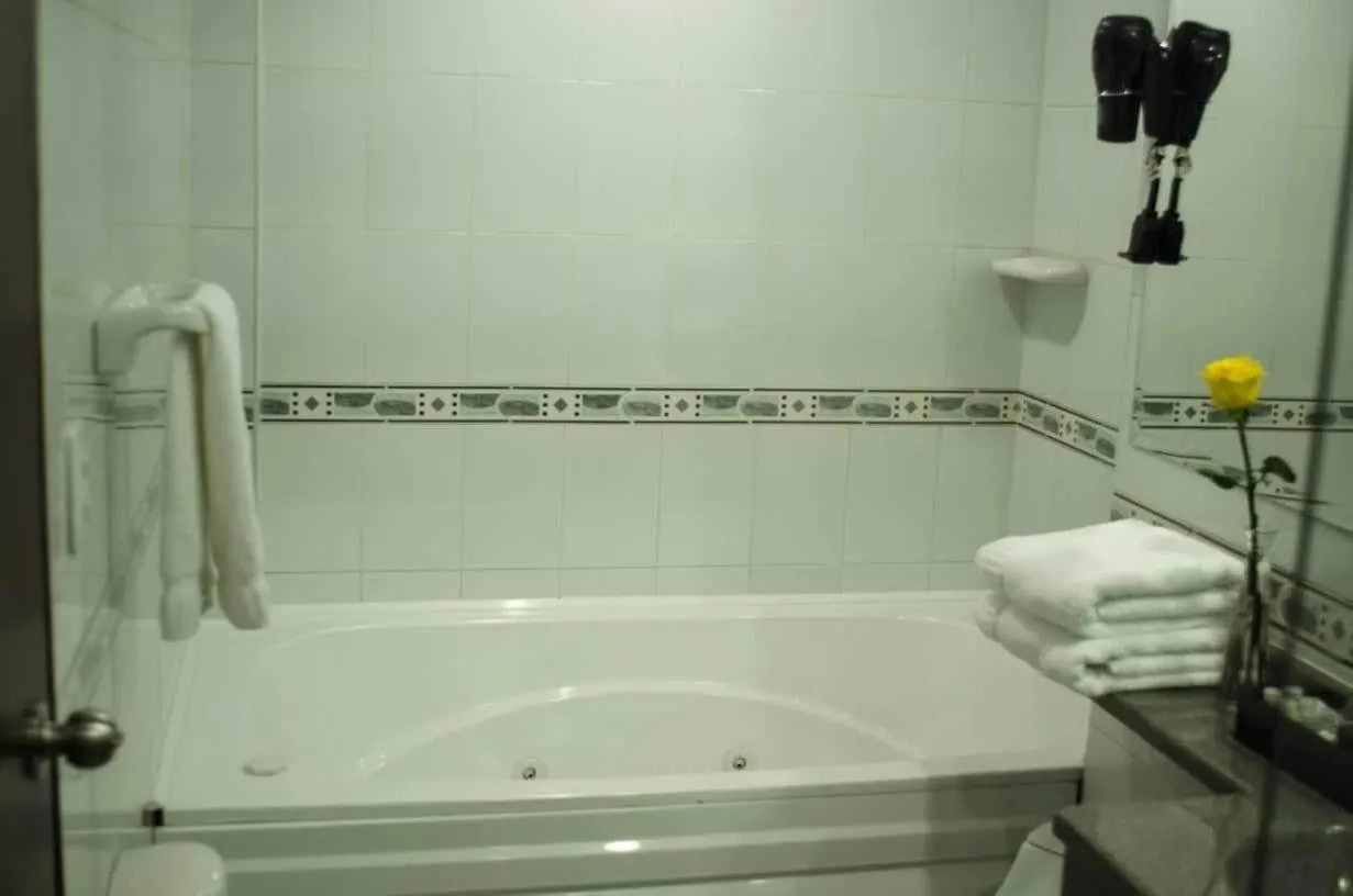 Bathroom in Hotel Splendor by Friends Company