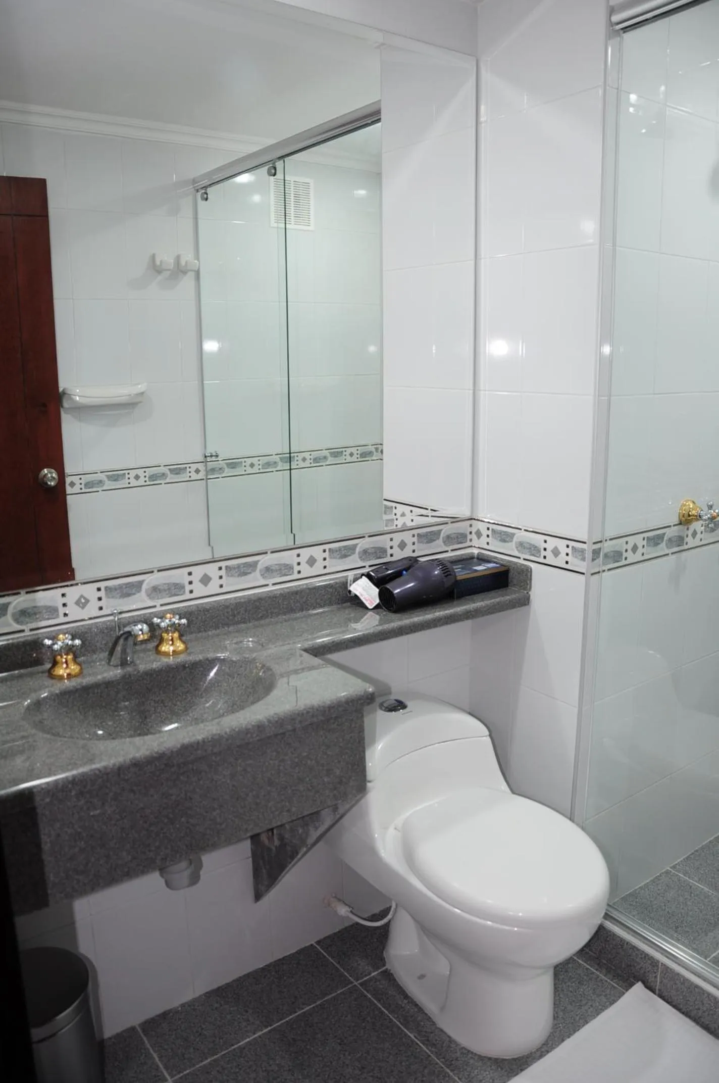 Bathroom in Hotel Splendor by Friends Company