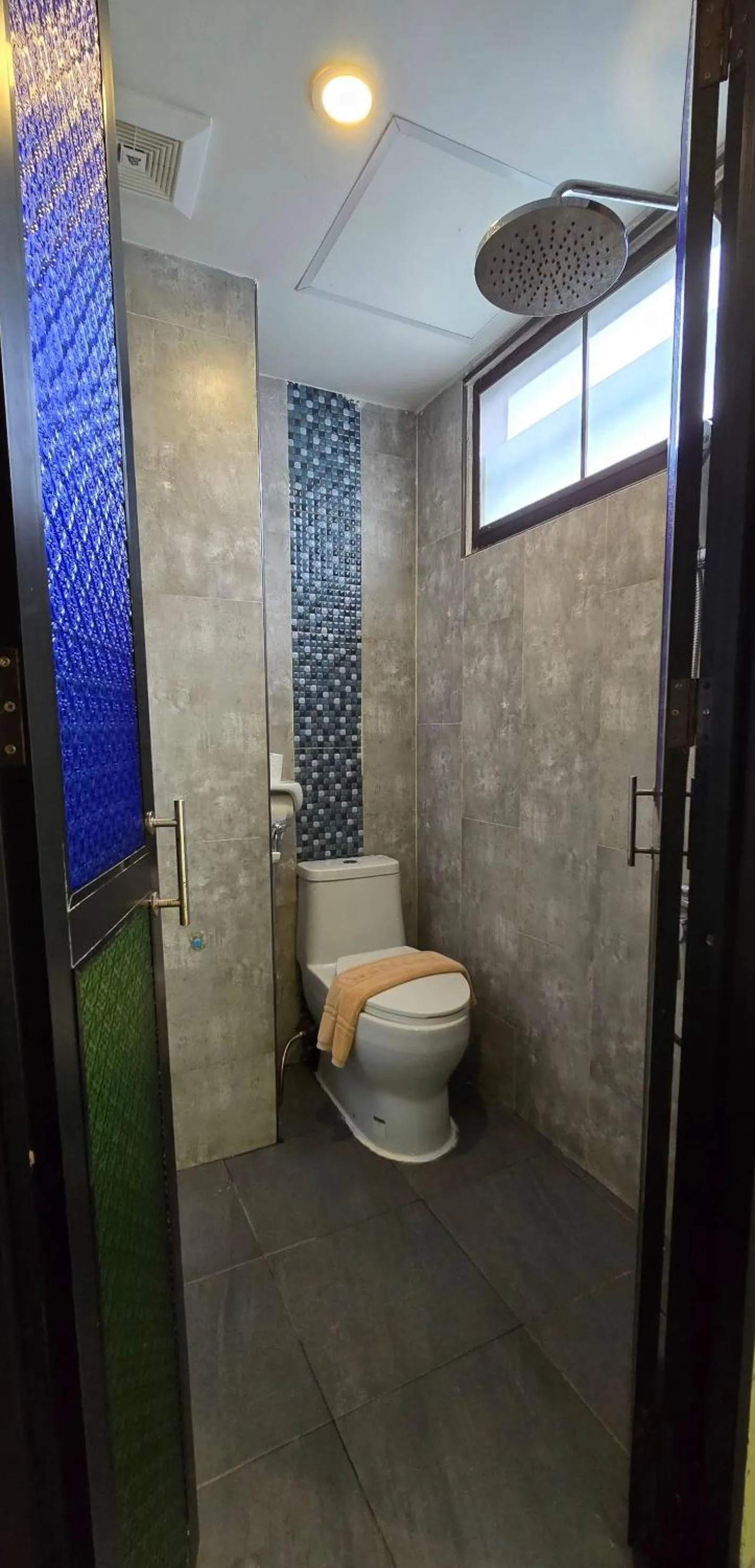 Toilet in Blue Lagoon Hotel