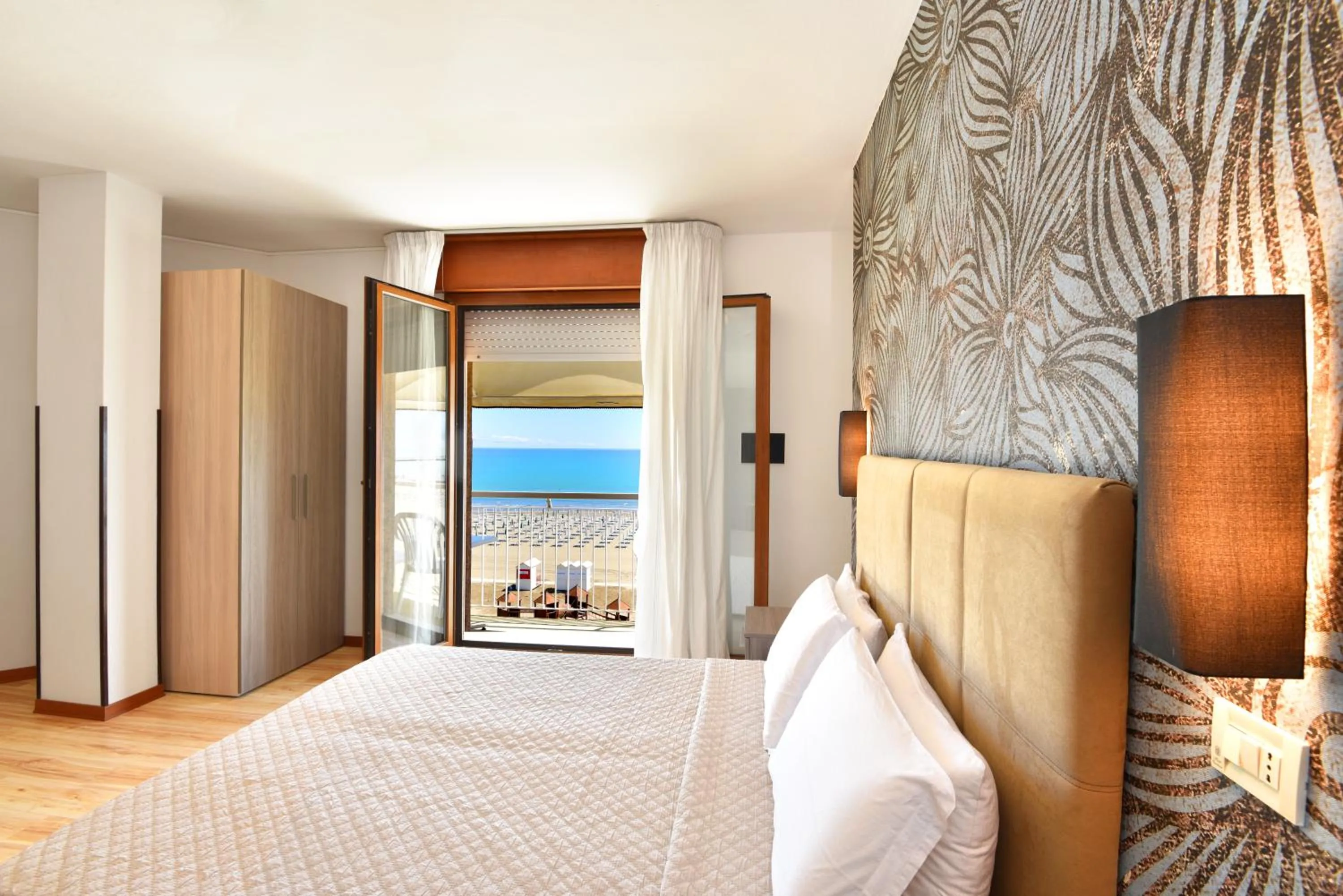 Bed in Hotel Excelsior