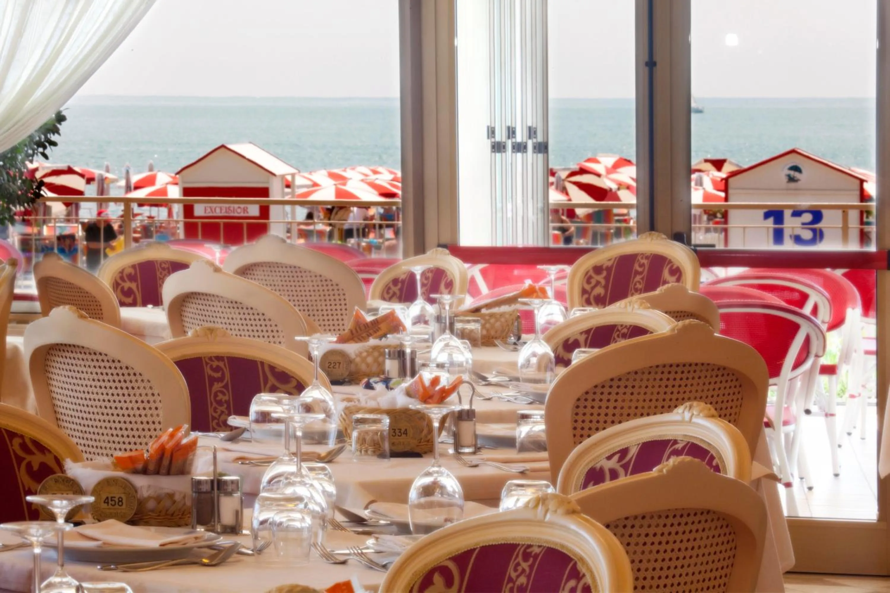 Restaurant/places to eat in Hotel Excelsior