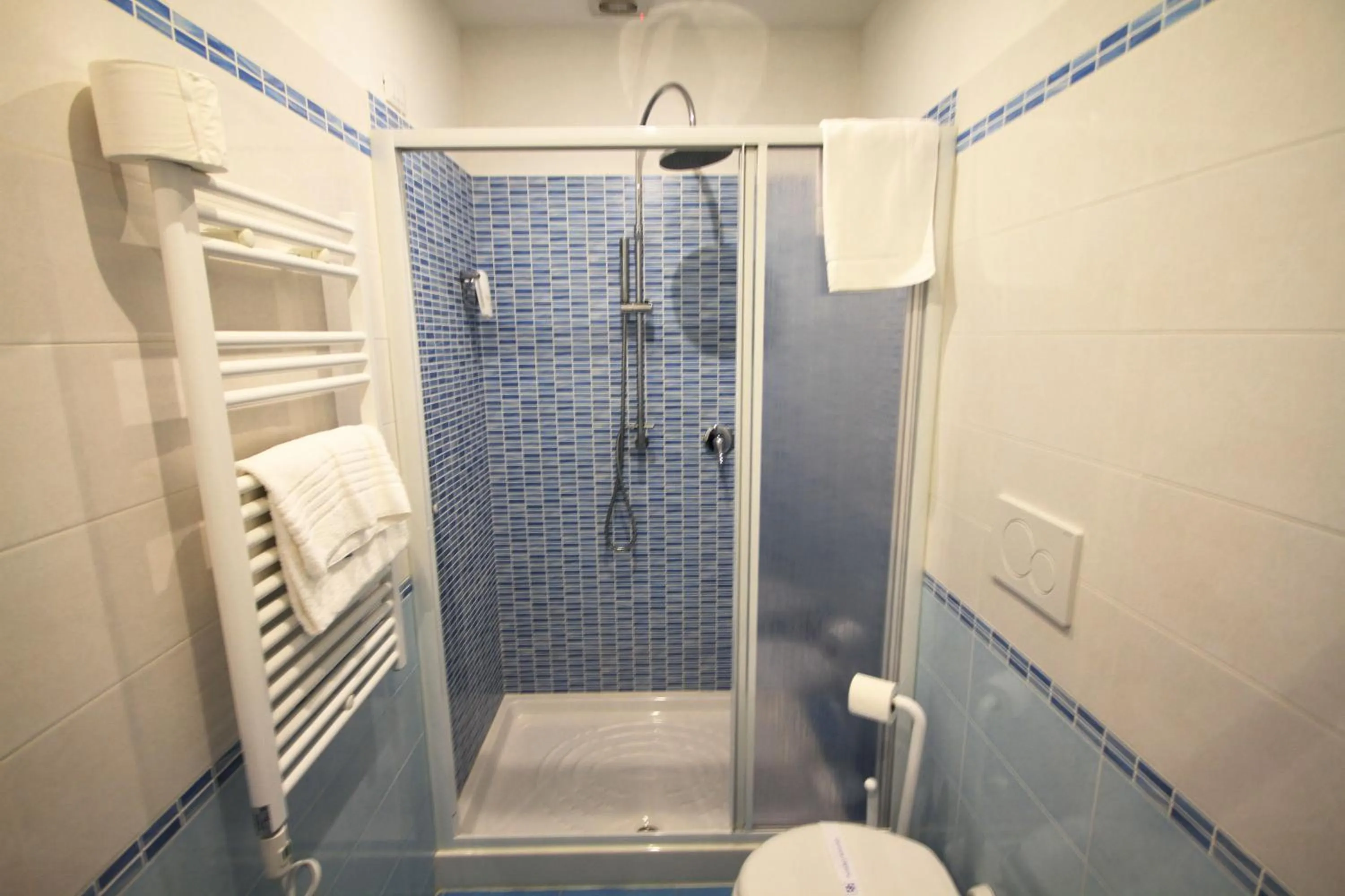 Shower in Raffaelli Villino Limoni