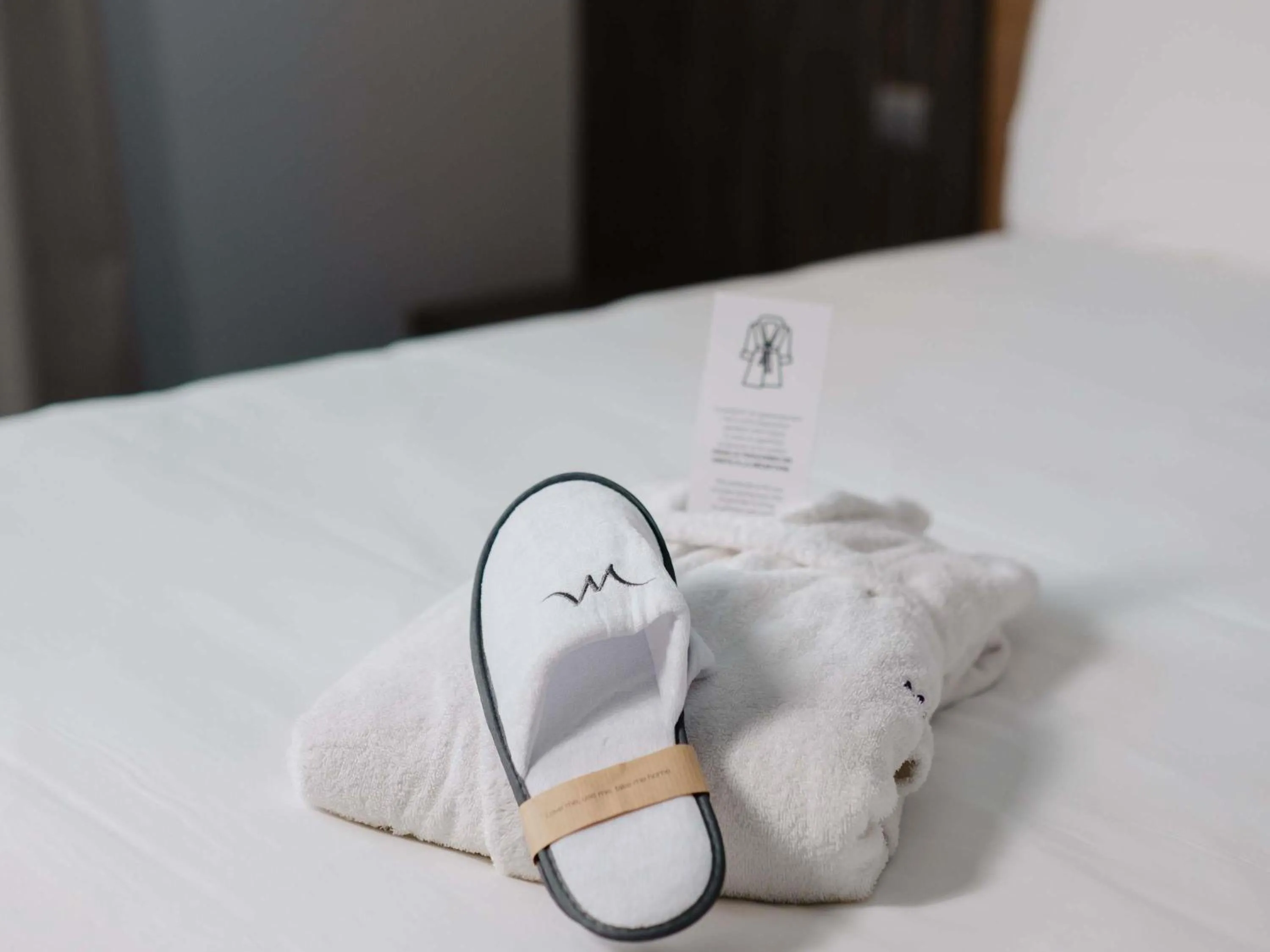 Bedroom, Bed in Hôtel Mercure Lille Aéroport