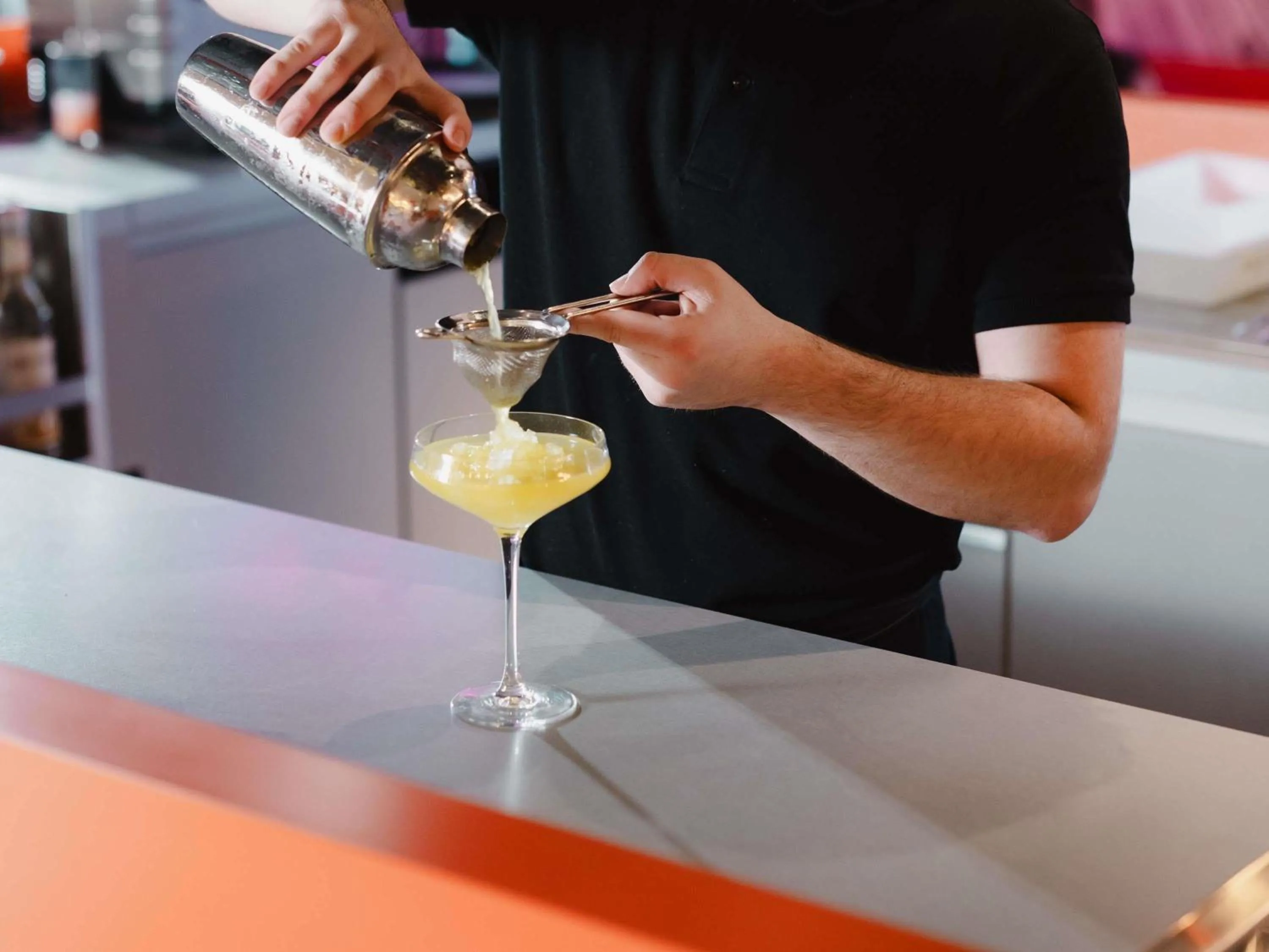 Lounge or bar in Hôtel Mercure Lille Aéroport