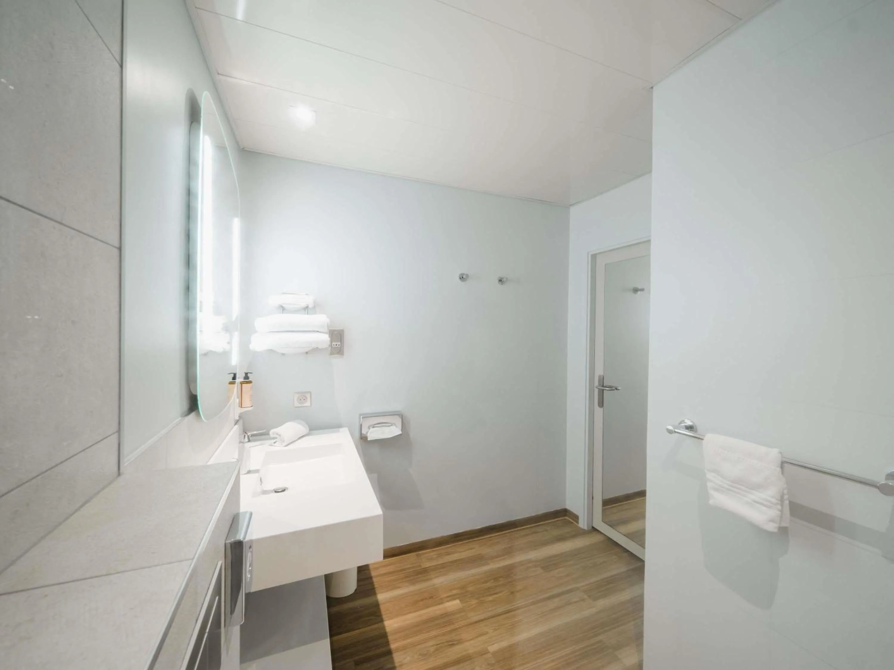 Bedroom in Hôtel Mercure Lille Aéroport