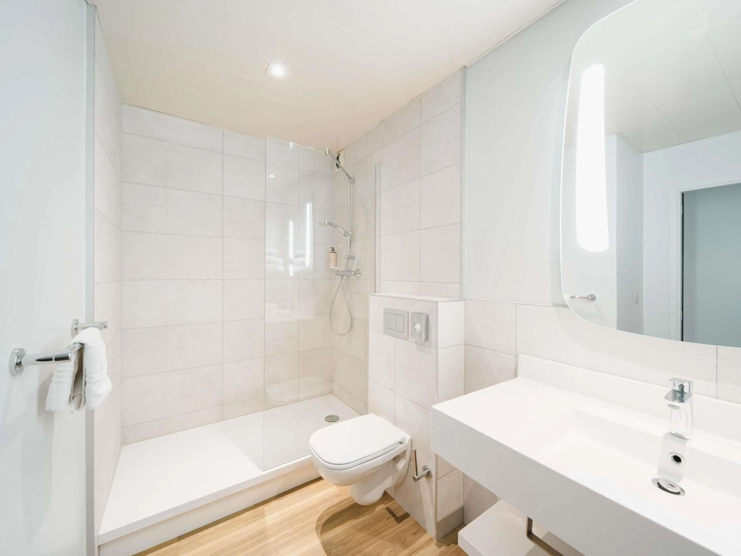 Bedroom in Hôtel Mercure Lille Aéroport