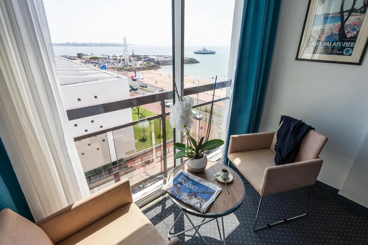 Bedroom in Best Western Hôtel Royan Océan