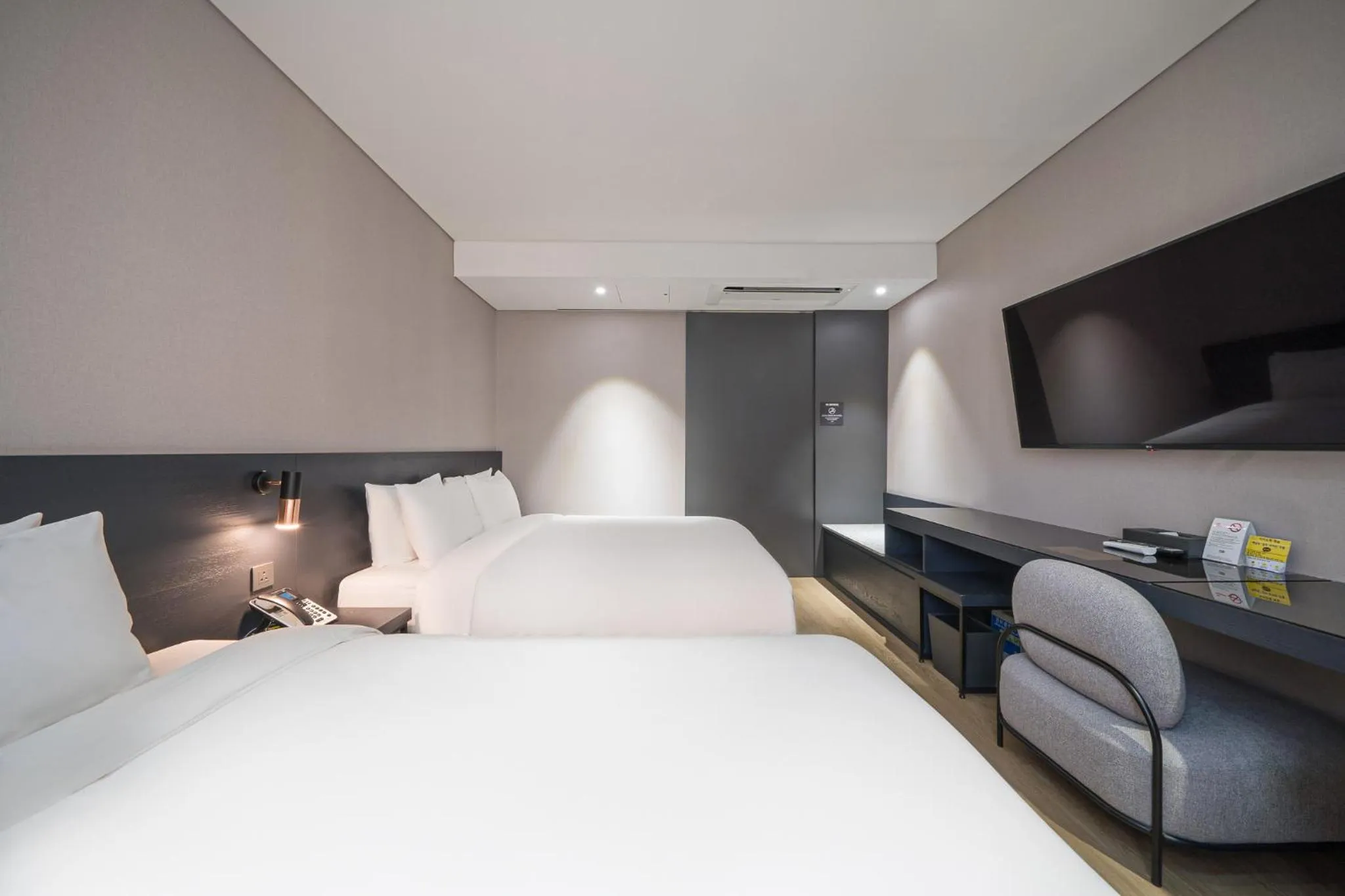 Bed in Rivertain Hotel Gyeongju