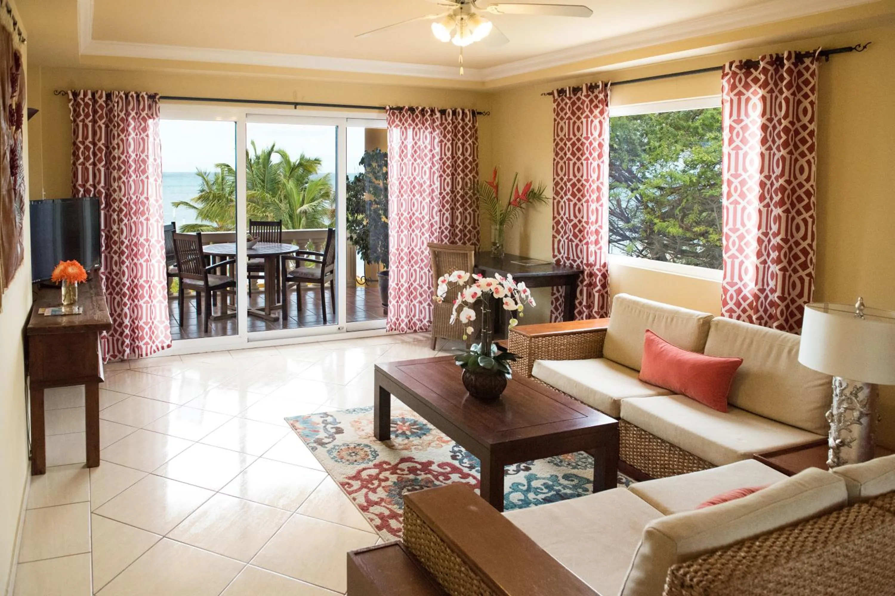 Living room in Aruba Surfside Marina