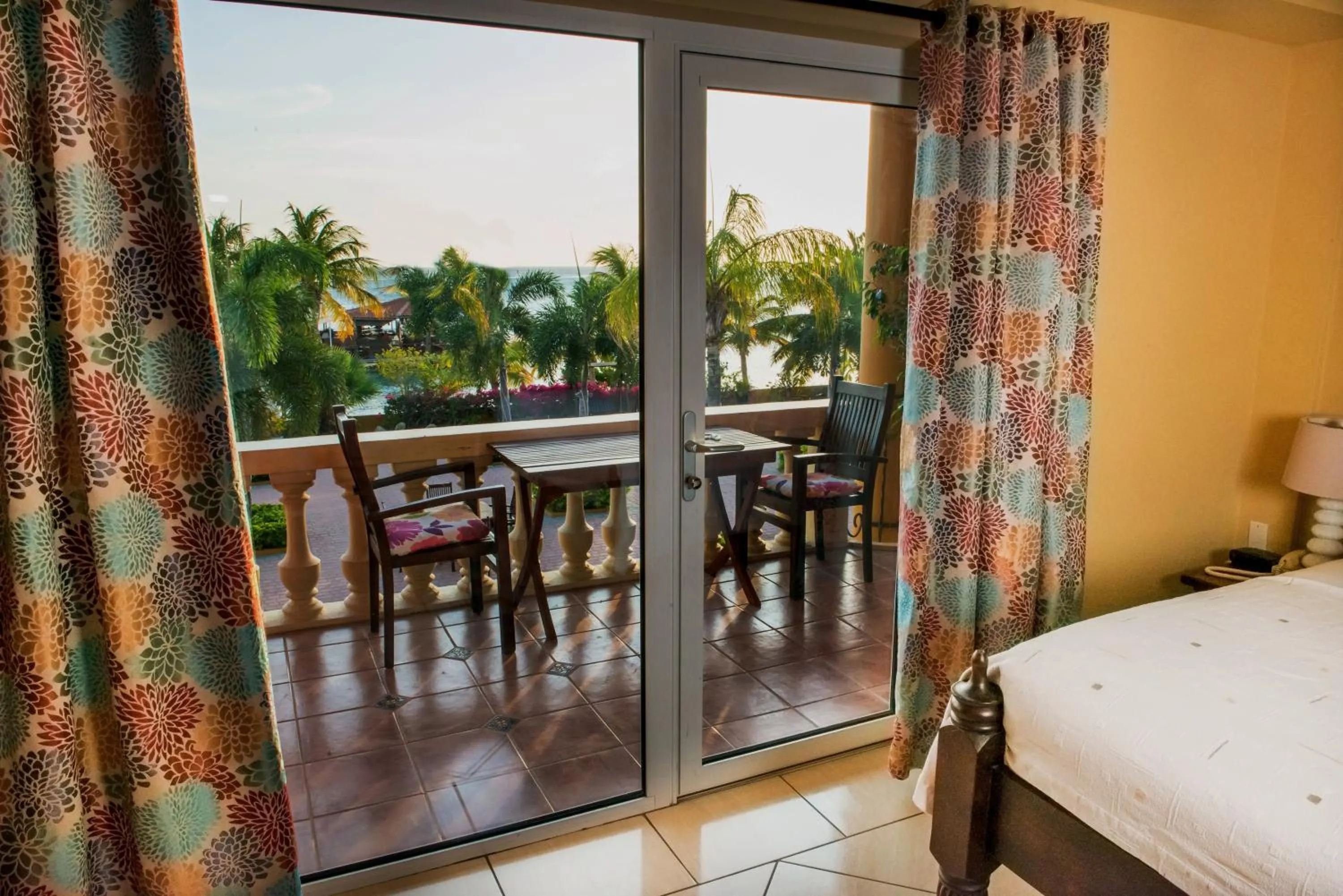 Balcony/Terrace, Bed in Aruba Surfside Marina