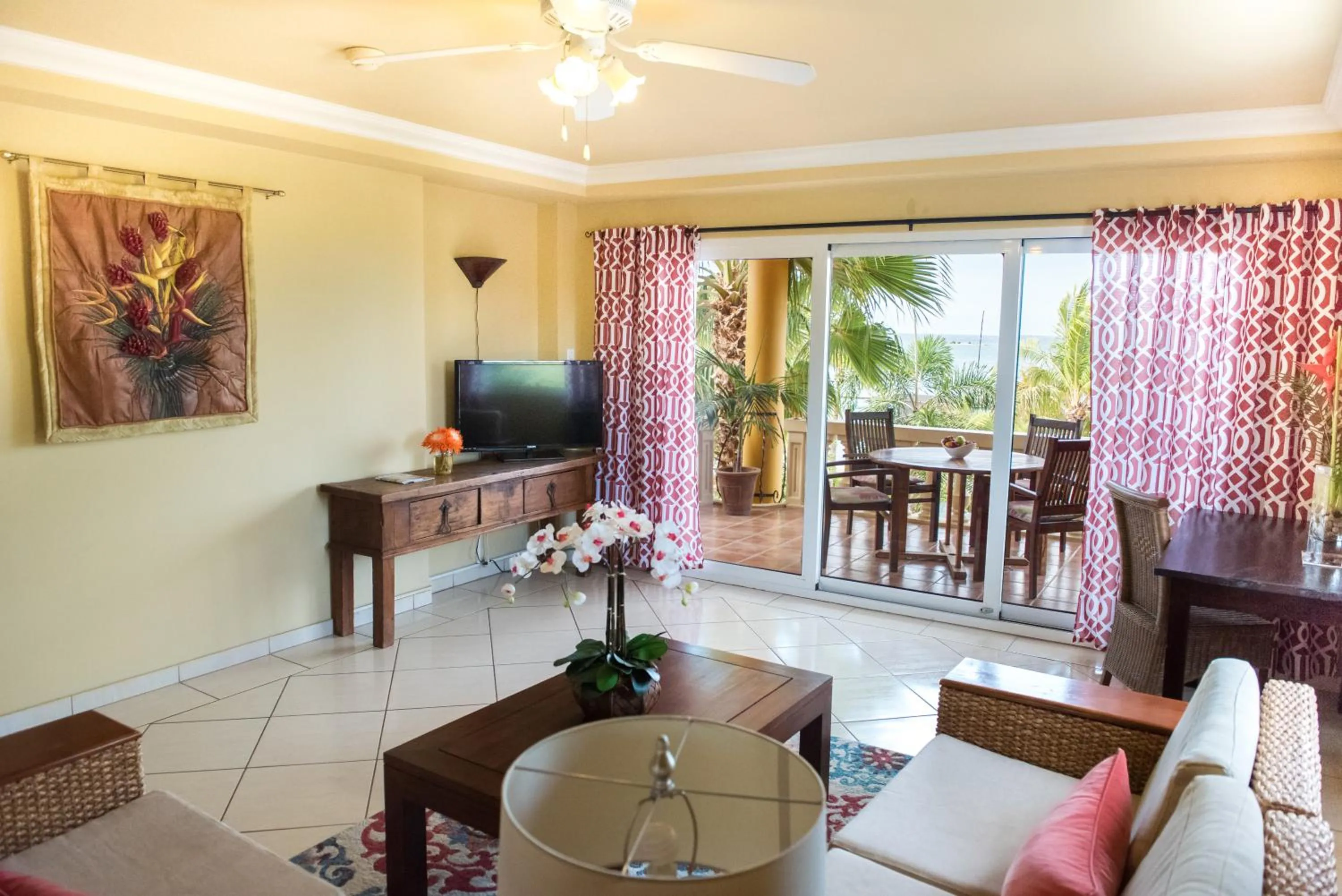 Living room in Aruba Surfside Marina