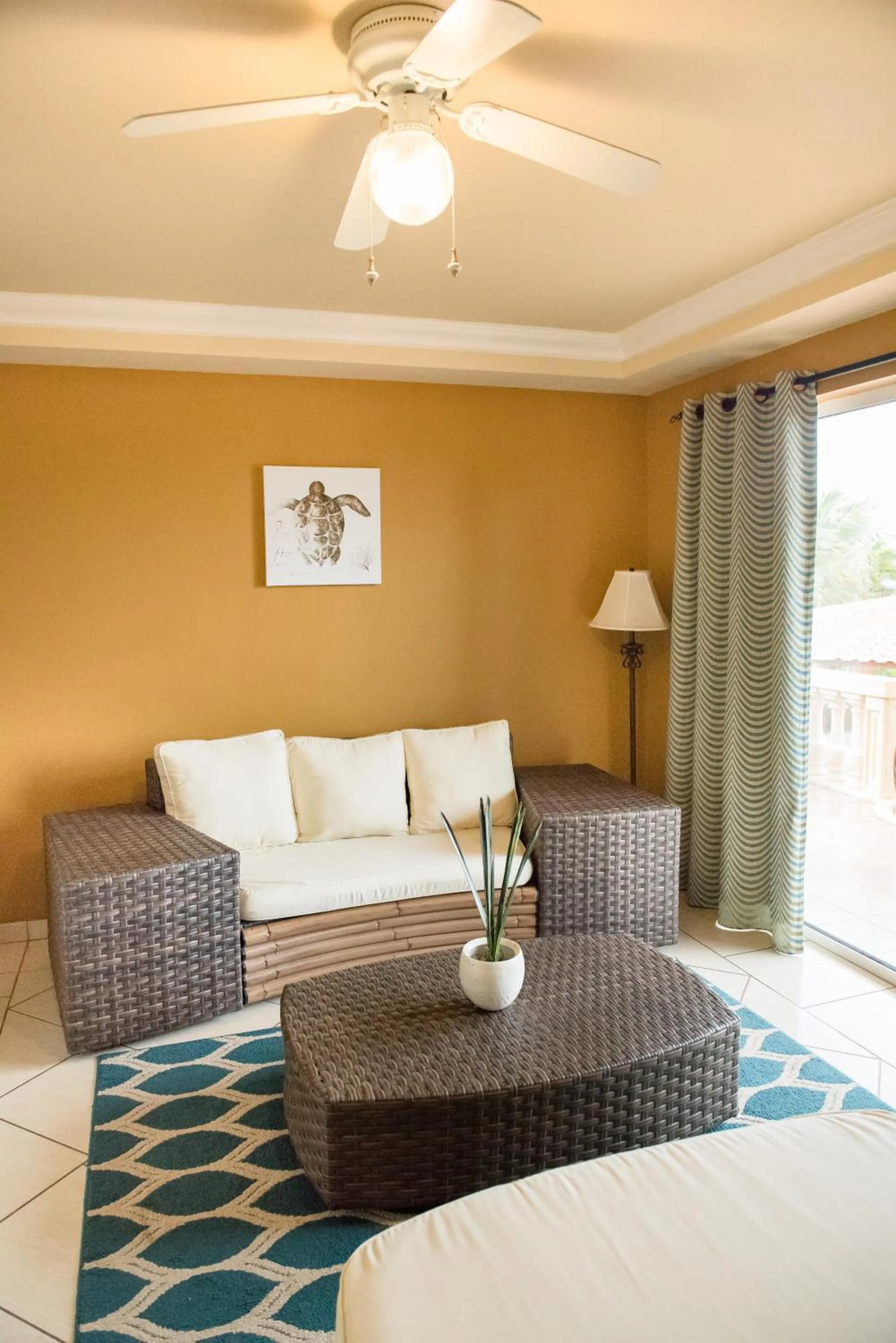 Living room, Bed in Aruba Surfside Marina