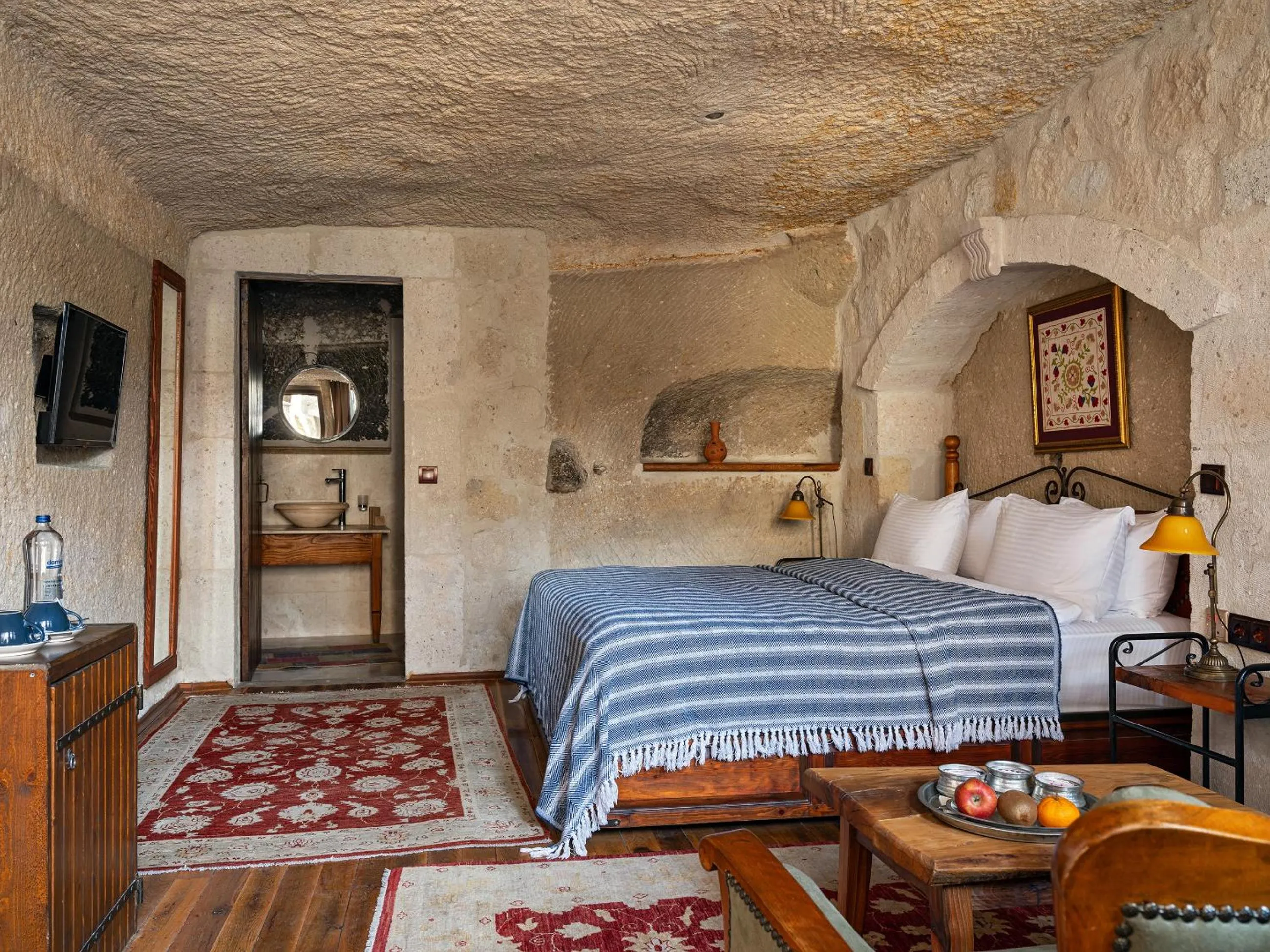 Photo of the whole room, Bed in Aza Cave Cappadocia Adult Hotel
