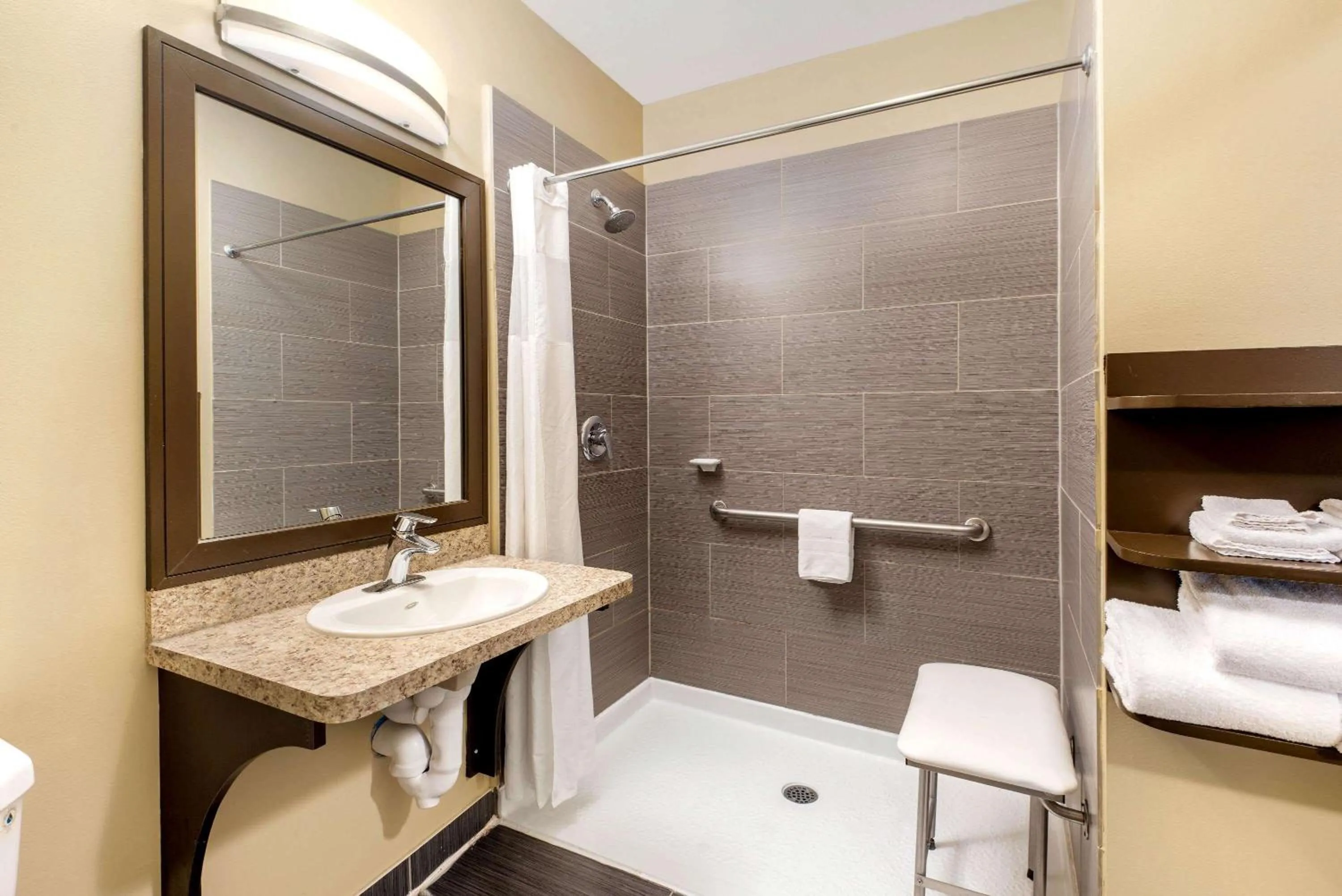 Shower in La Quinta by Wyndham Oshawa