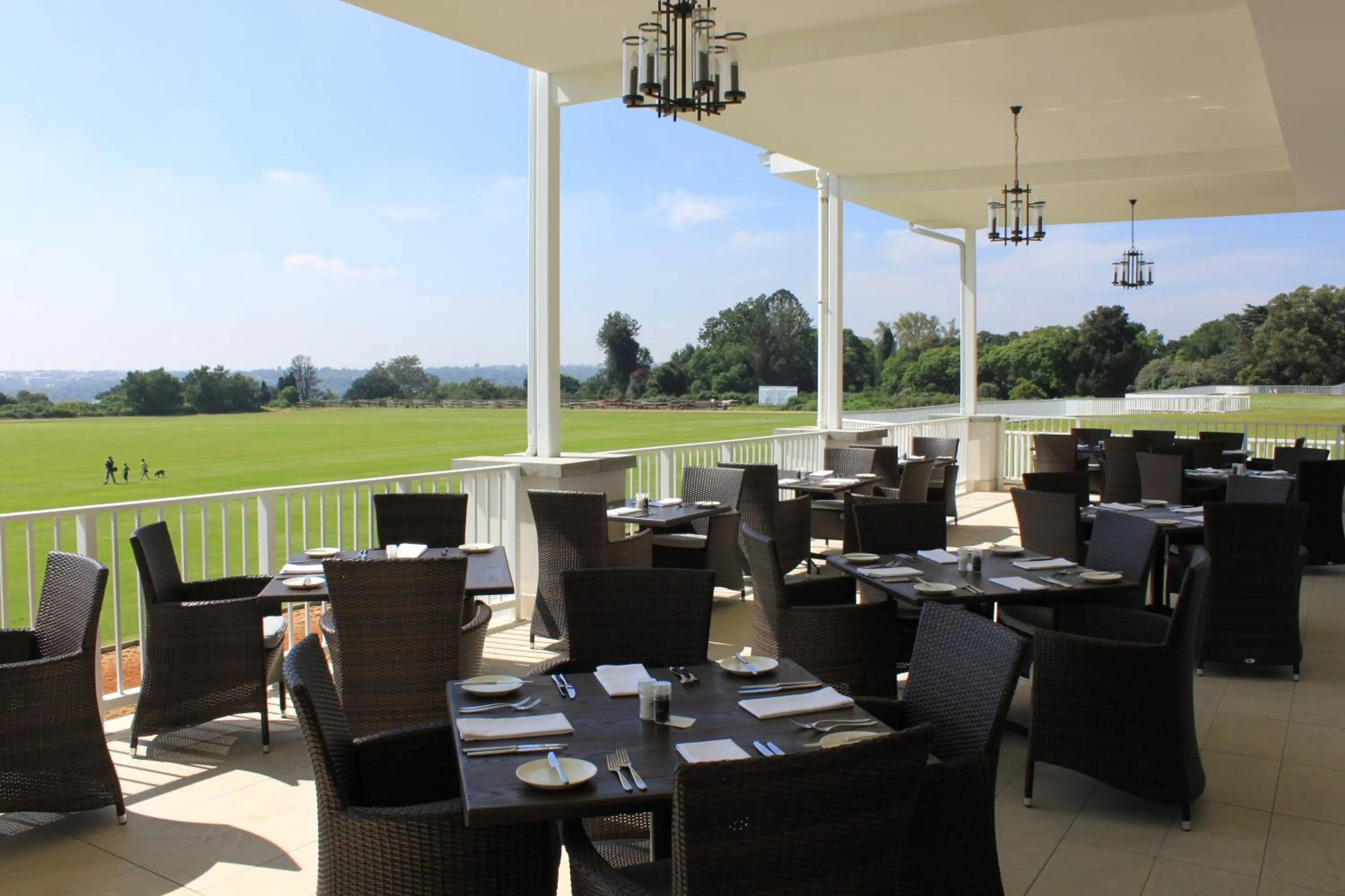 Restaurant/places to eat in Inanda Club
