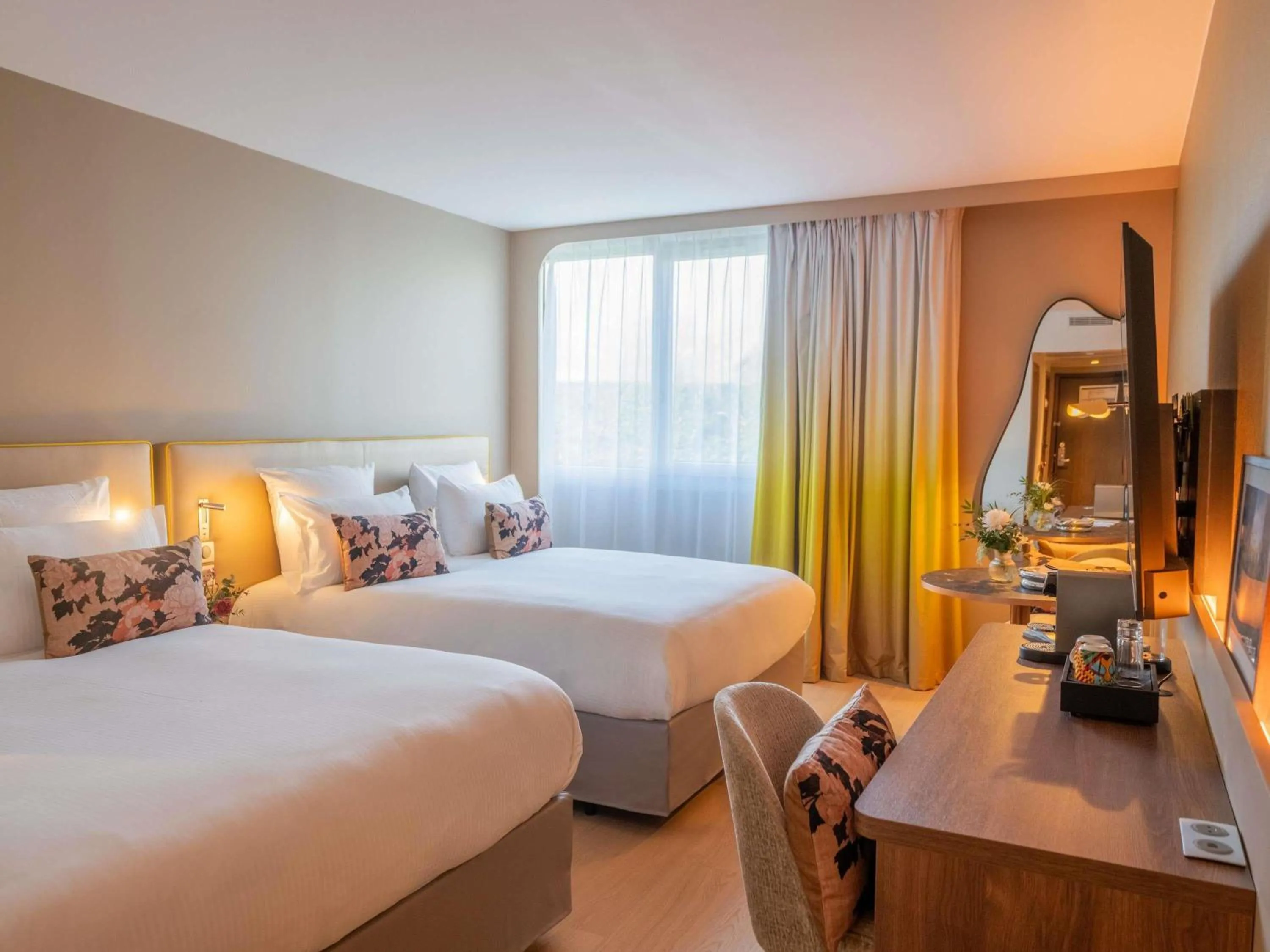 Bedroom, Bed in Pullman Toulouse