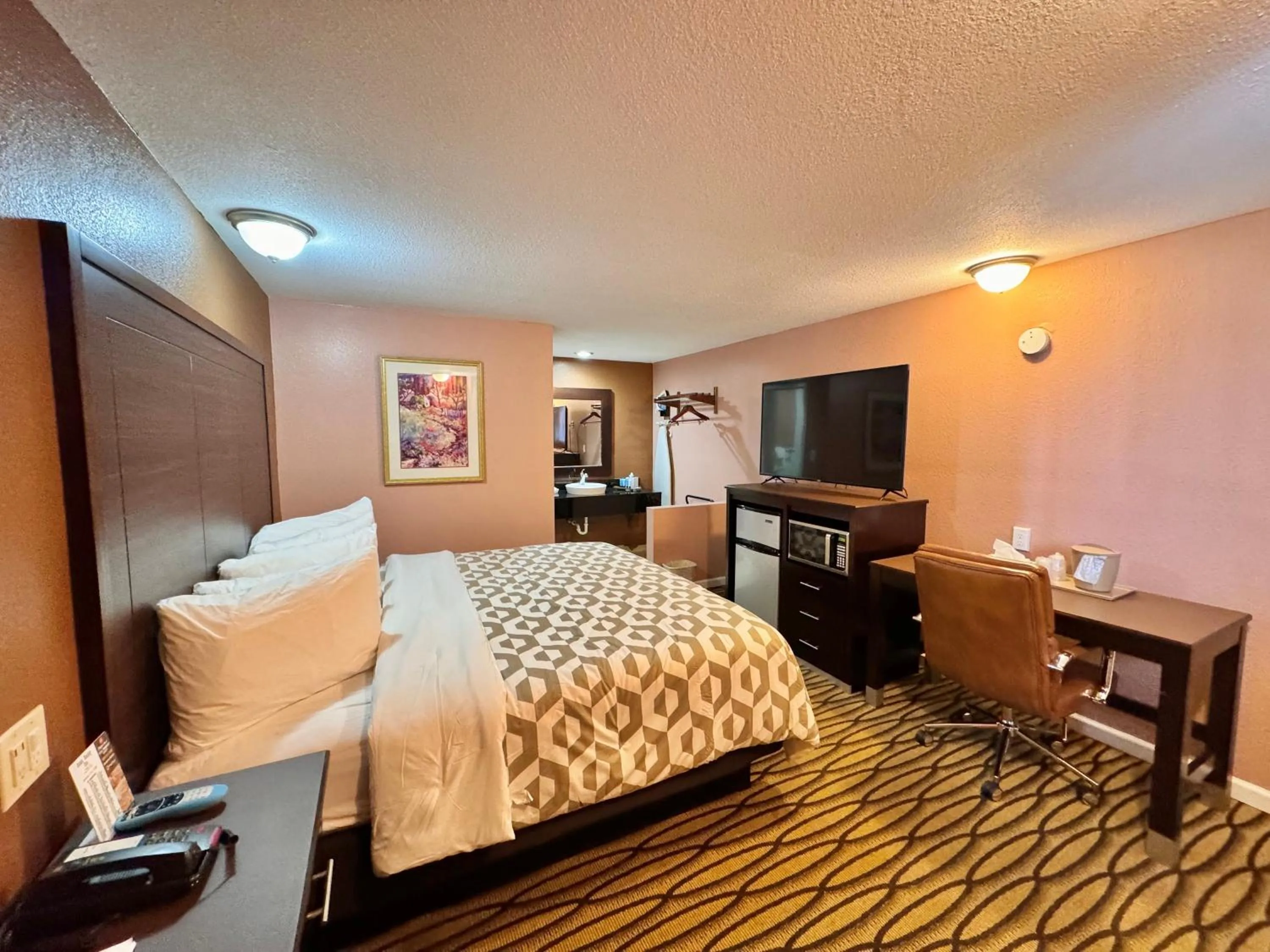 Bed in Annie Oakley Motel Oakley