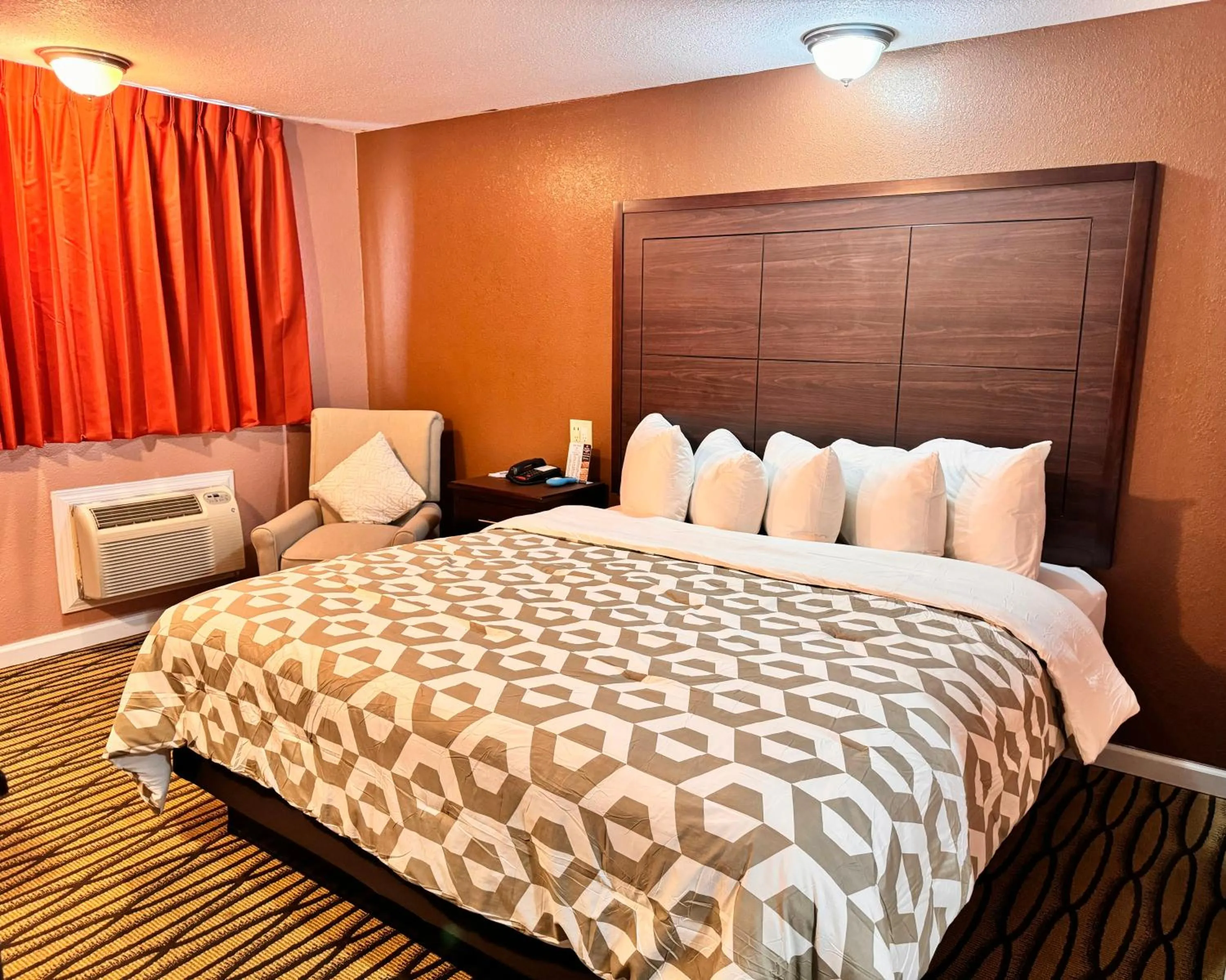 Bed in Annie Oakley Motel Oakley