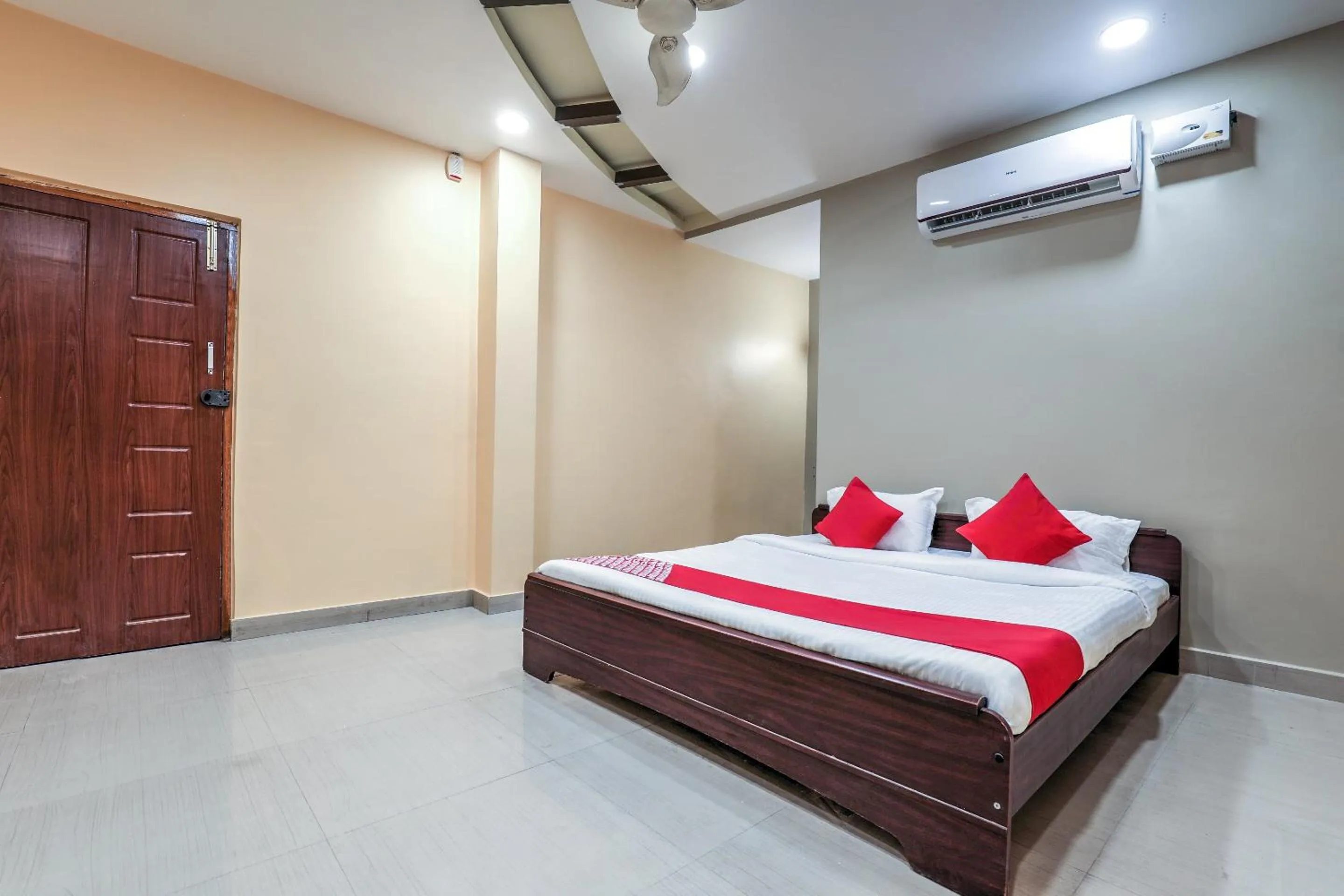 Bedroom, Bed in Hotel O satya lodge