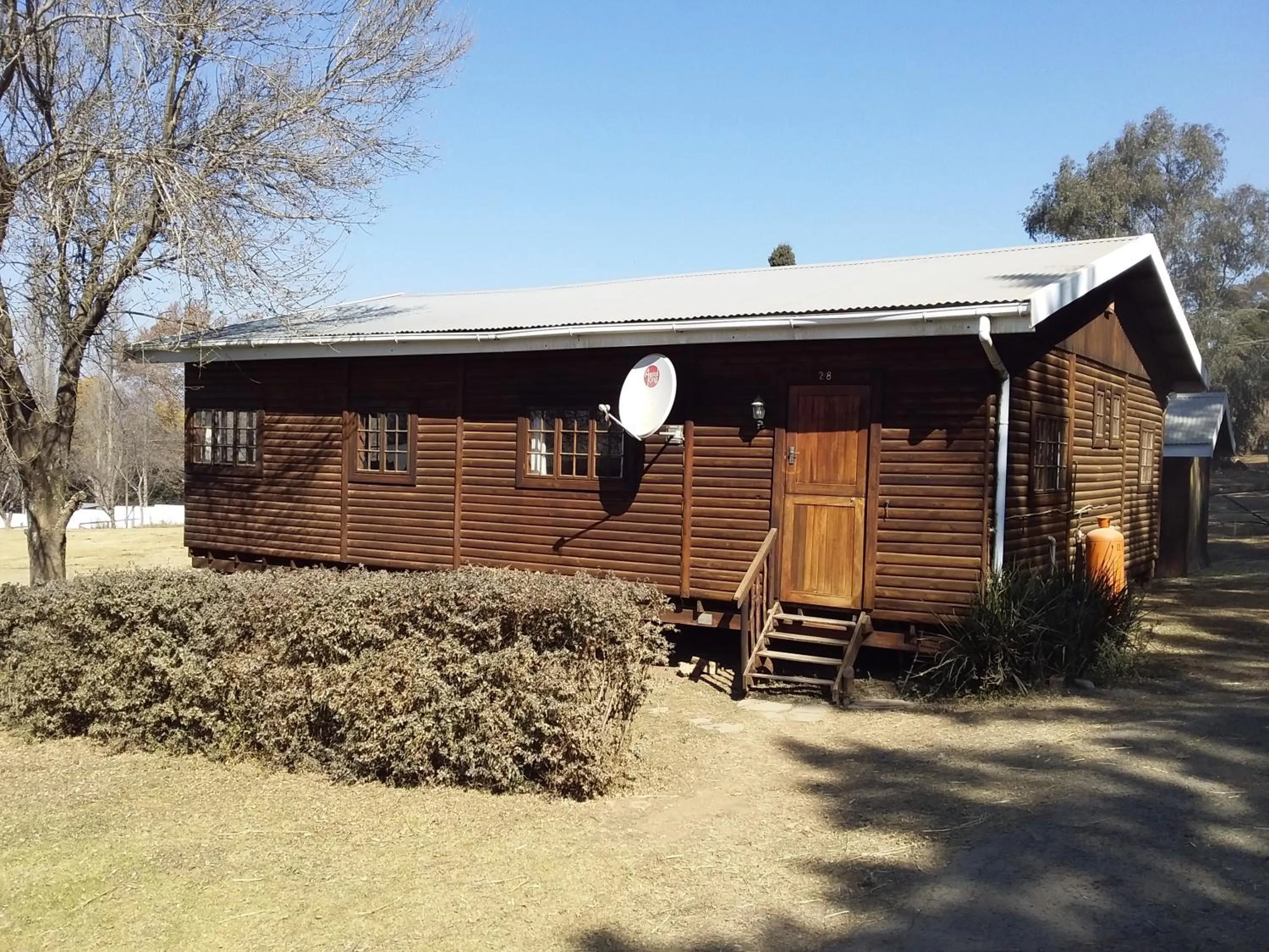 Three-Bedroom Self-catering Cabin in Blue Haze Country Lodge