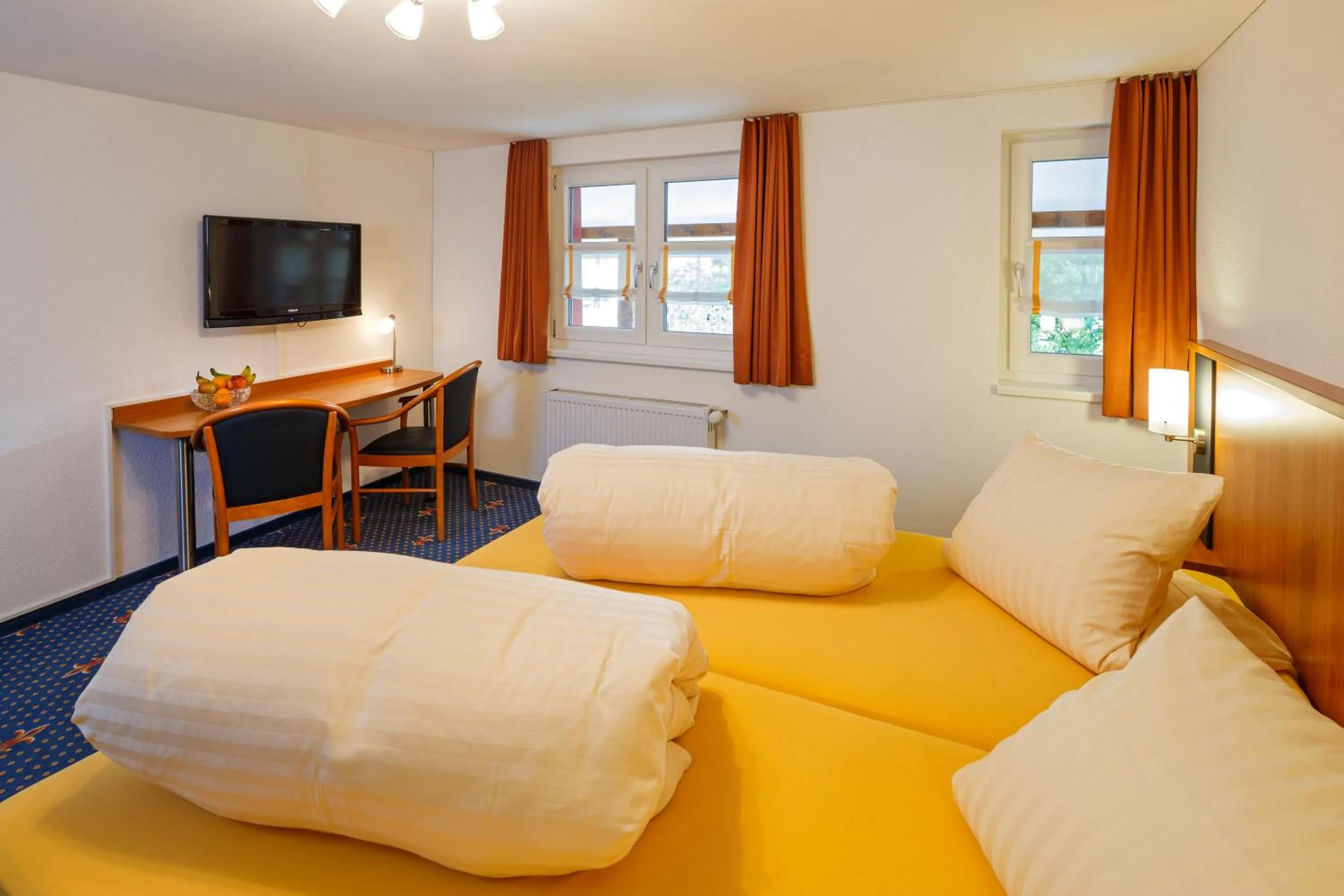 Photo of the whole room, Bed in Historische Residenz Lindeneck