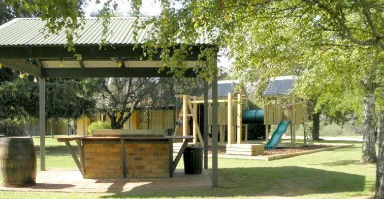 Facade/entrance in High Country Motor Inn Bright