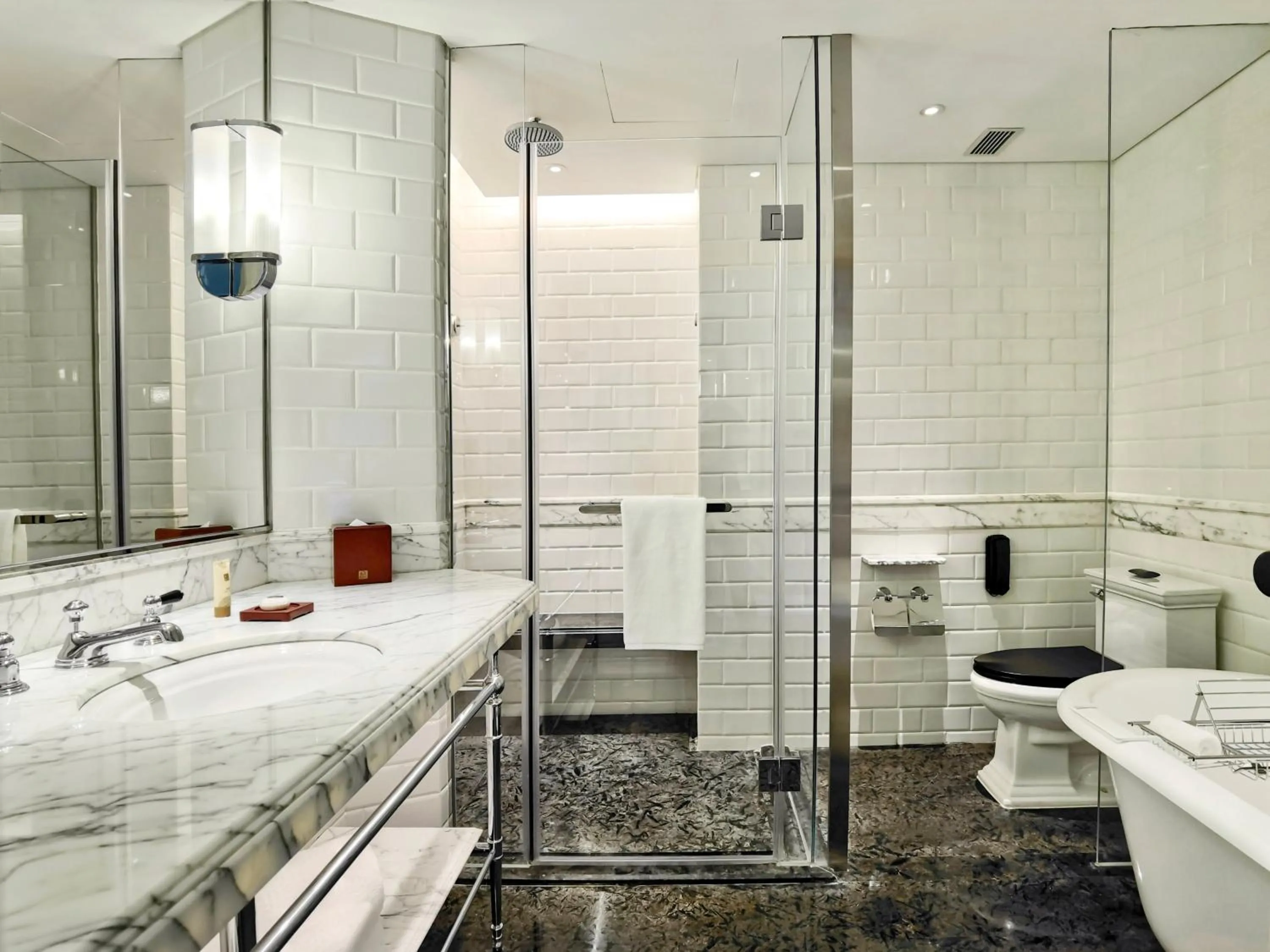 Bathroom in Grand Hotel Beijing Forbidden City