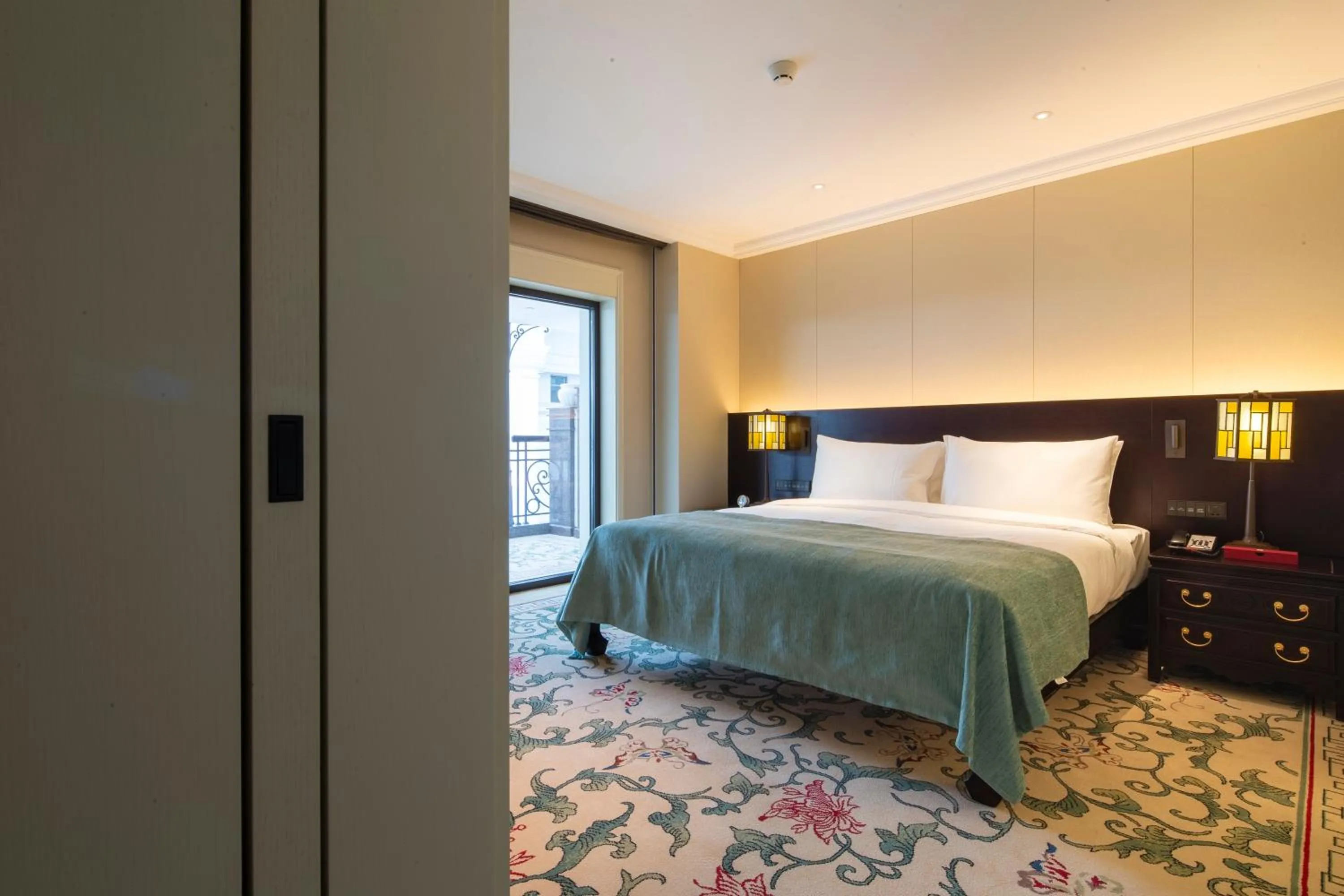 Bedroom, Bed in Grand Hotel Beijing Forbidden City