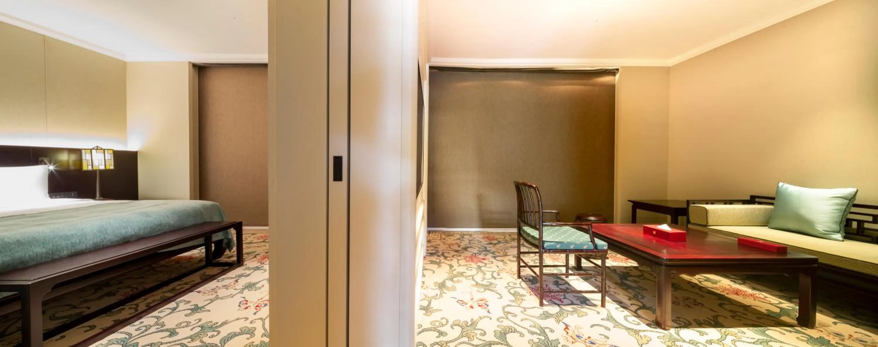 Bed in Grand Hotel Beijing Forbidden City