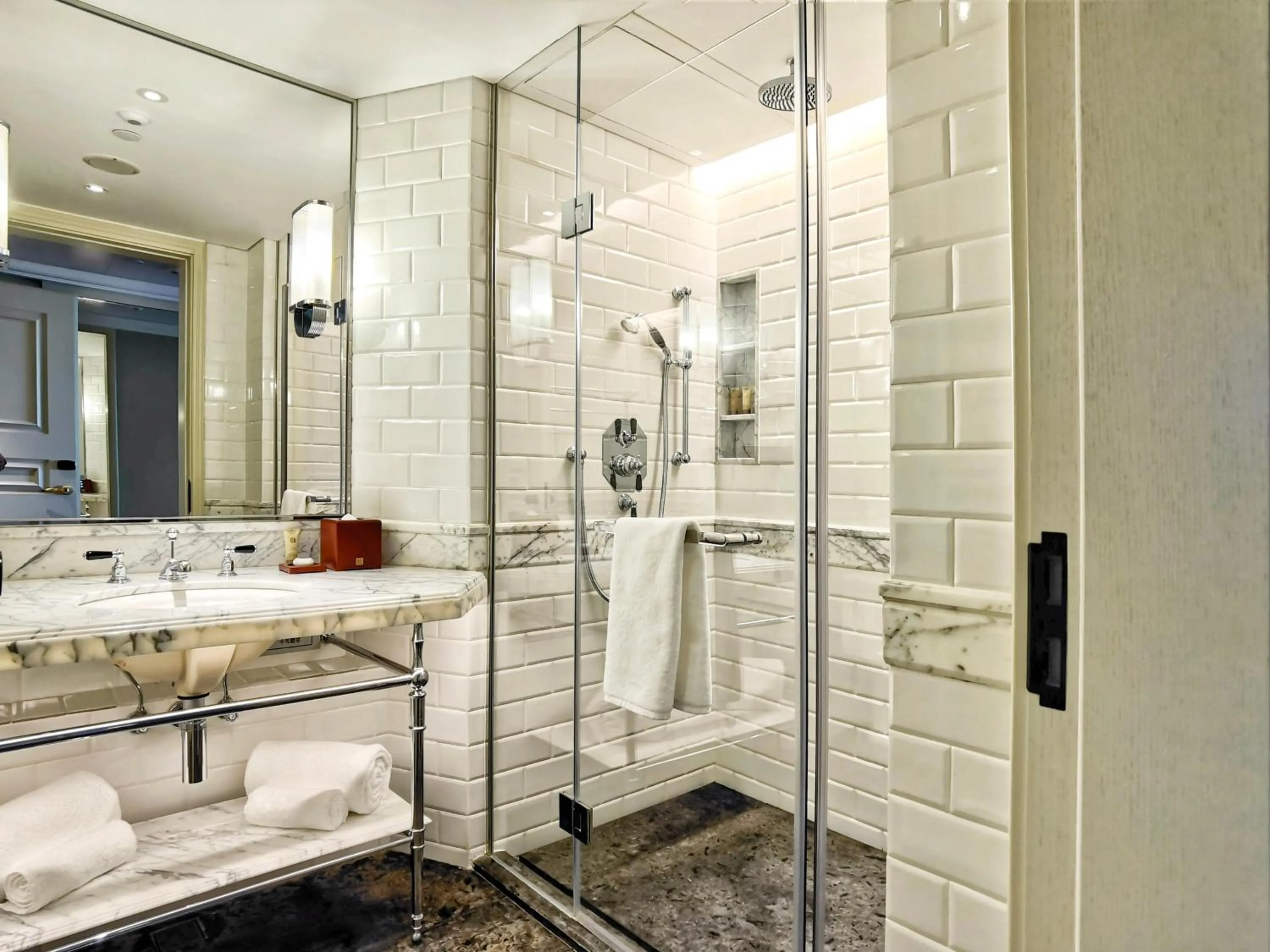 Bathroom in Grand Hotel Beijing Forbidden City