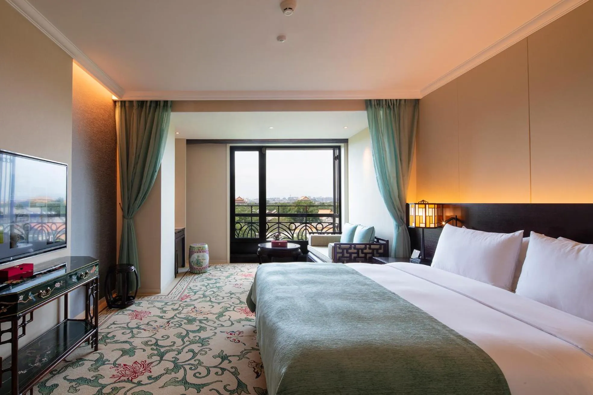 Bed in Grand Hotel Beijing Forbidden City