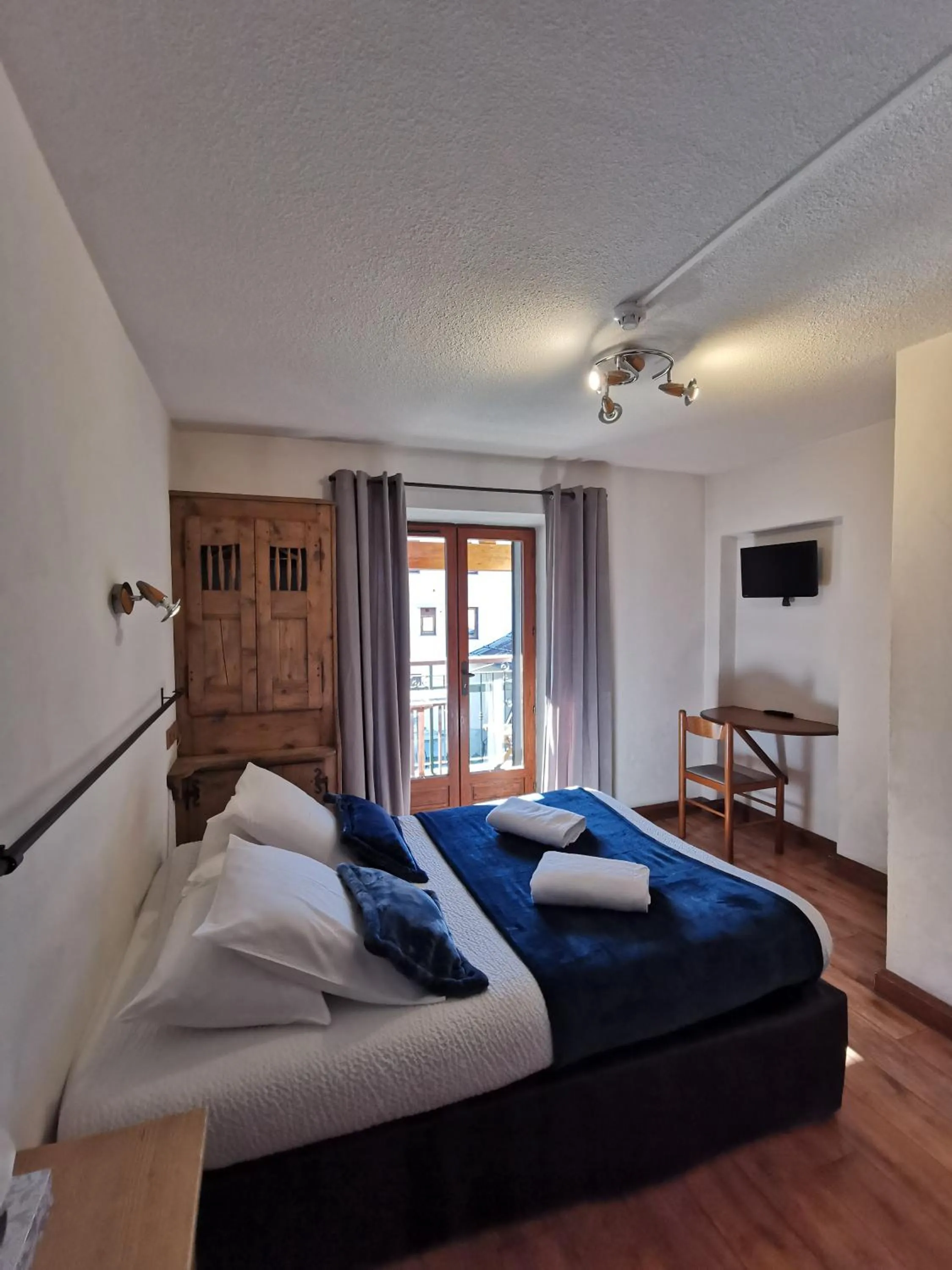 Bed in Hôtel Restaurant Angival - Chambres et Appartement