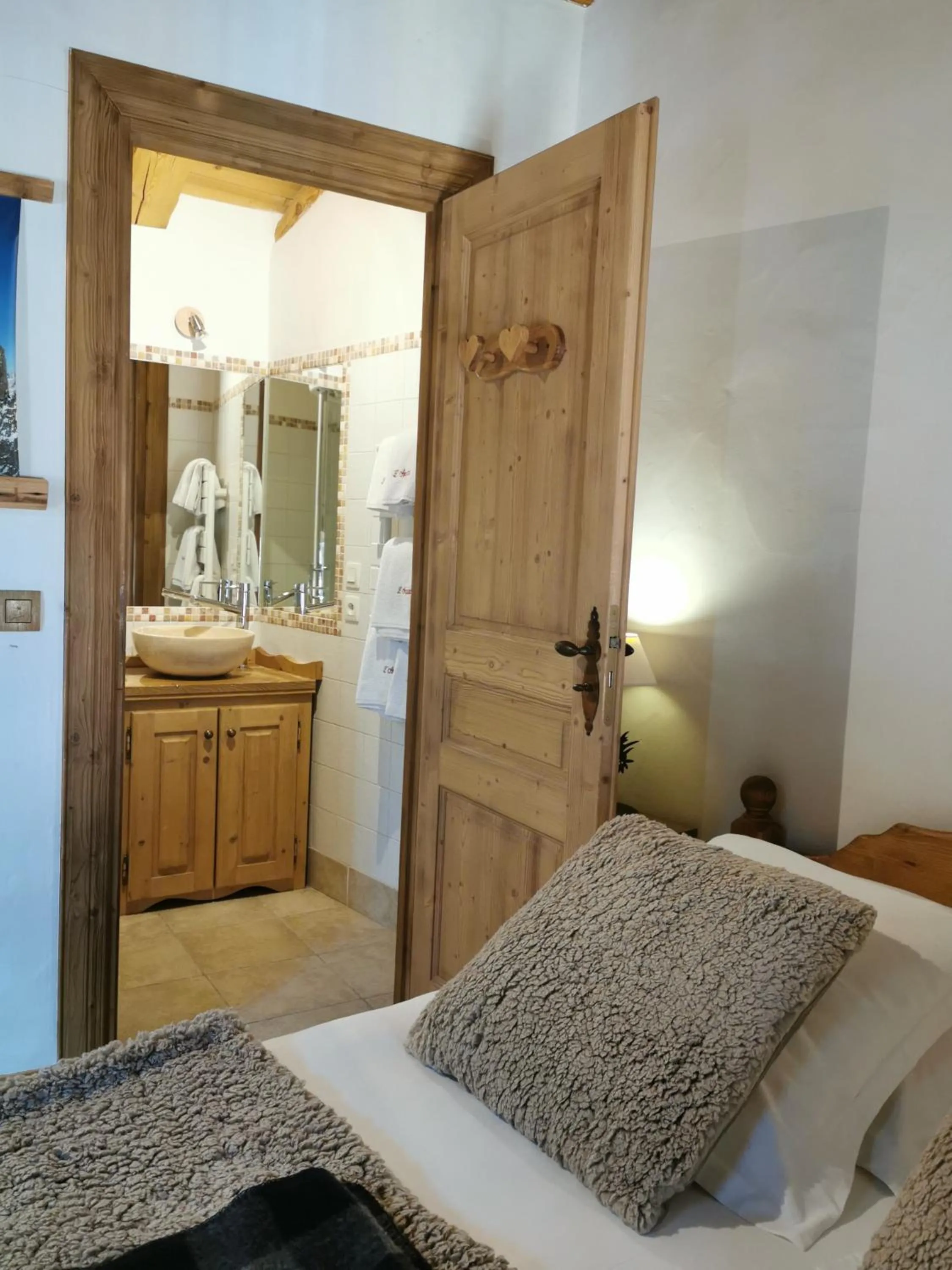 Bed in Hôtel Restaurant Angival - Chambres et Appartement