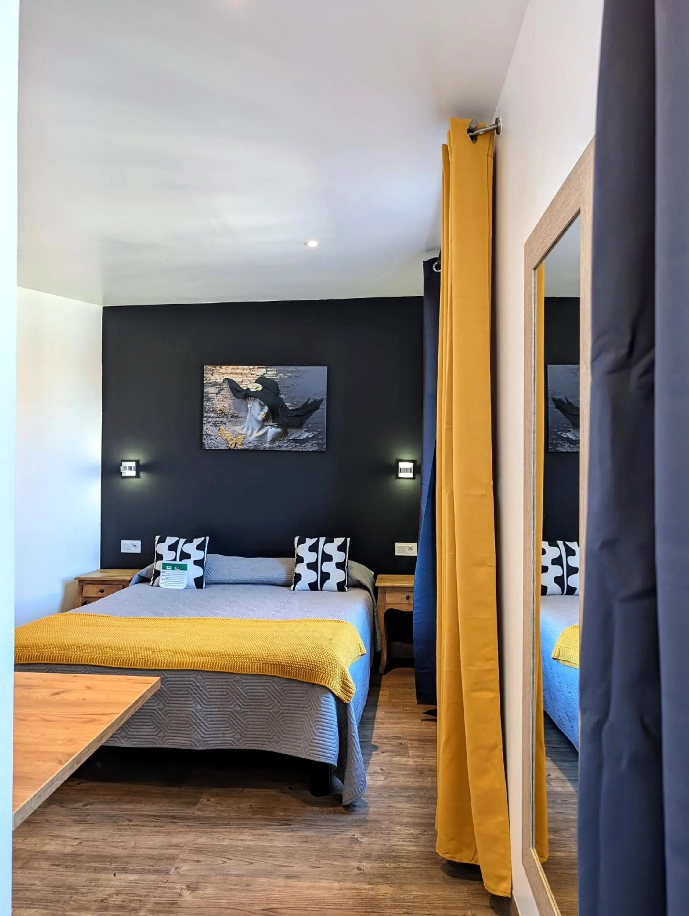 Patio, Bed in H33 Hôtel