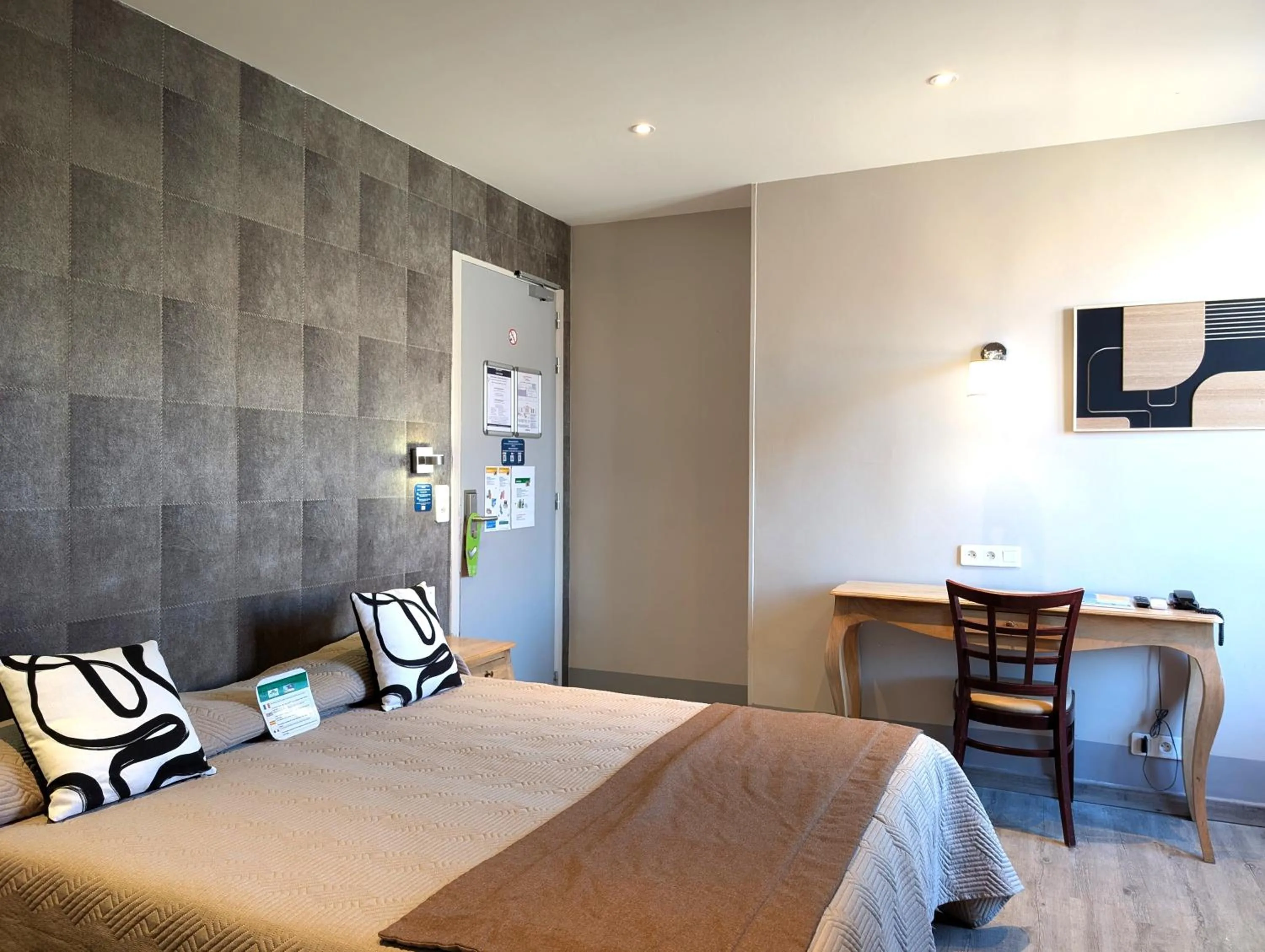 Patio, Bed in H33 Hôtel