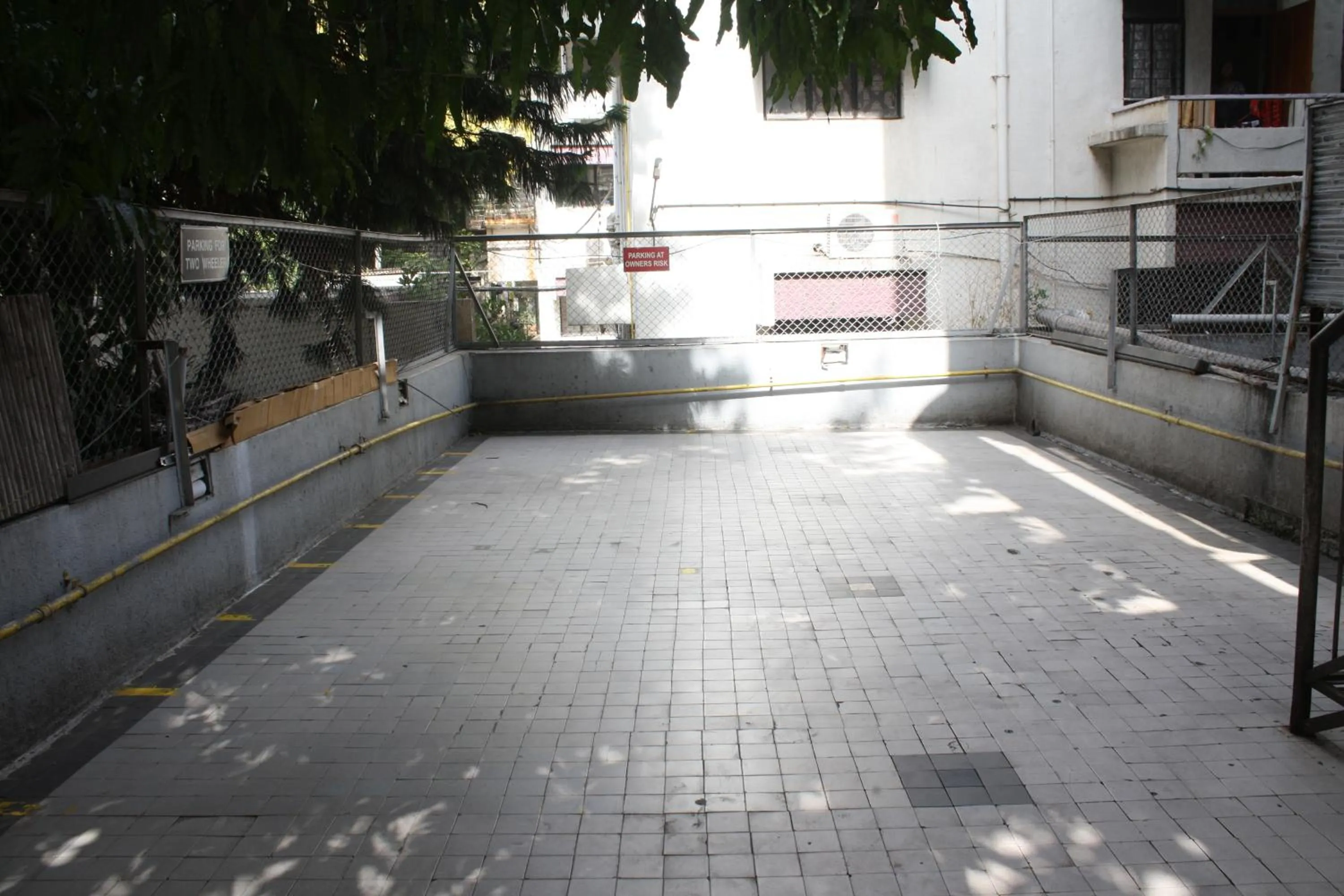 Parking in Orbett Hotel