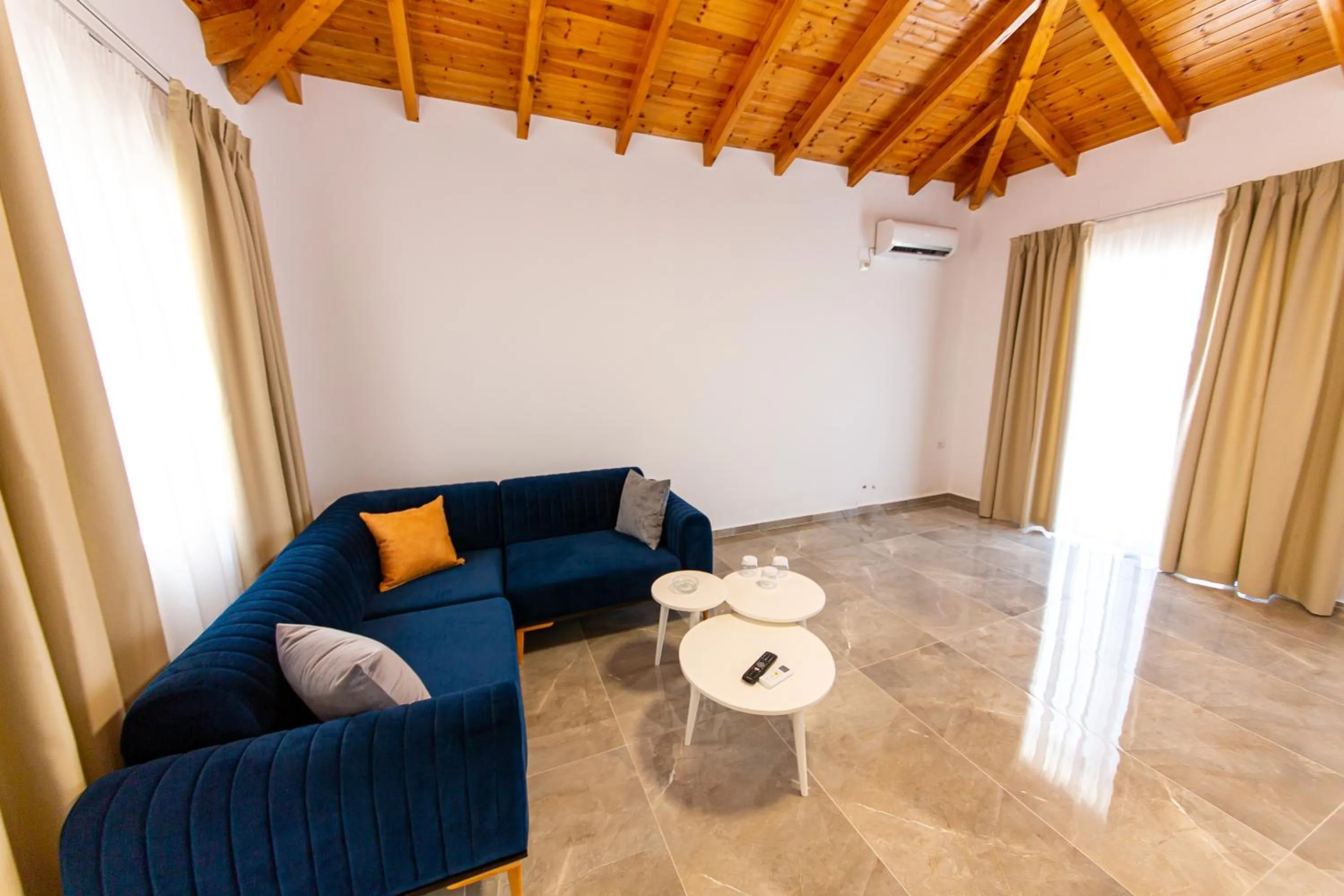 Living room in Santa Oliva Suites