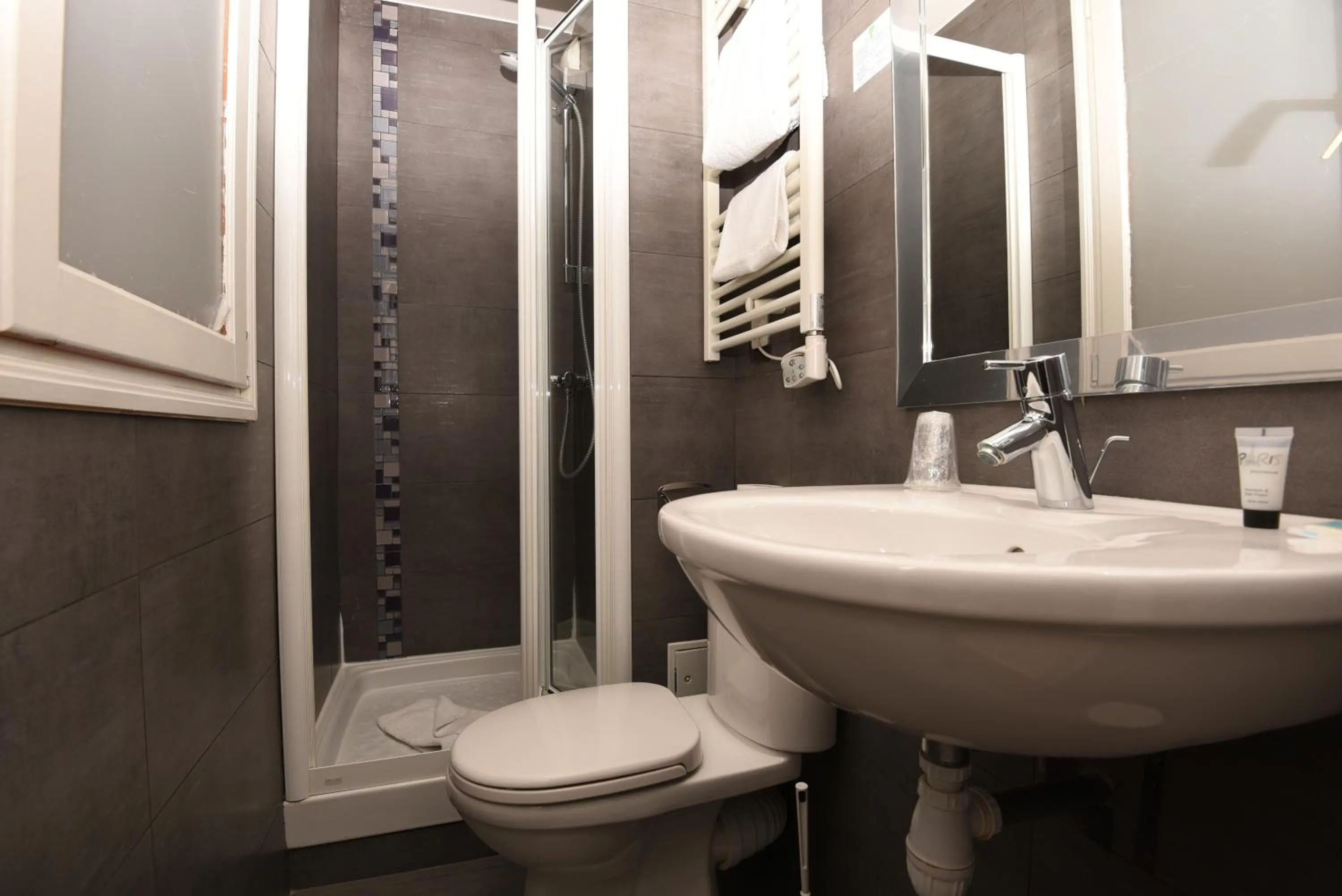 Bathroom in Amélie Hotel