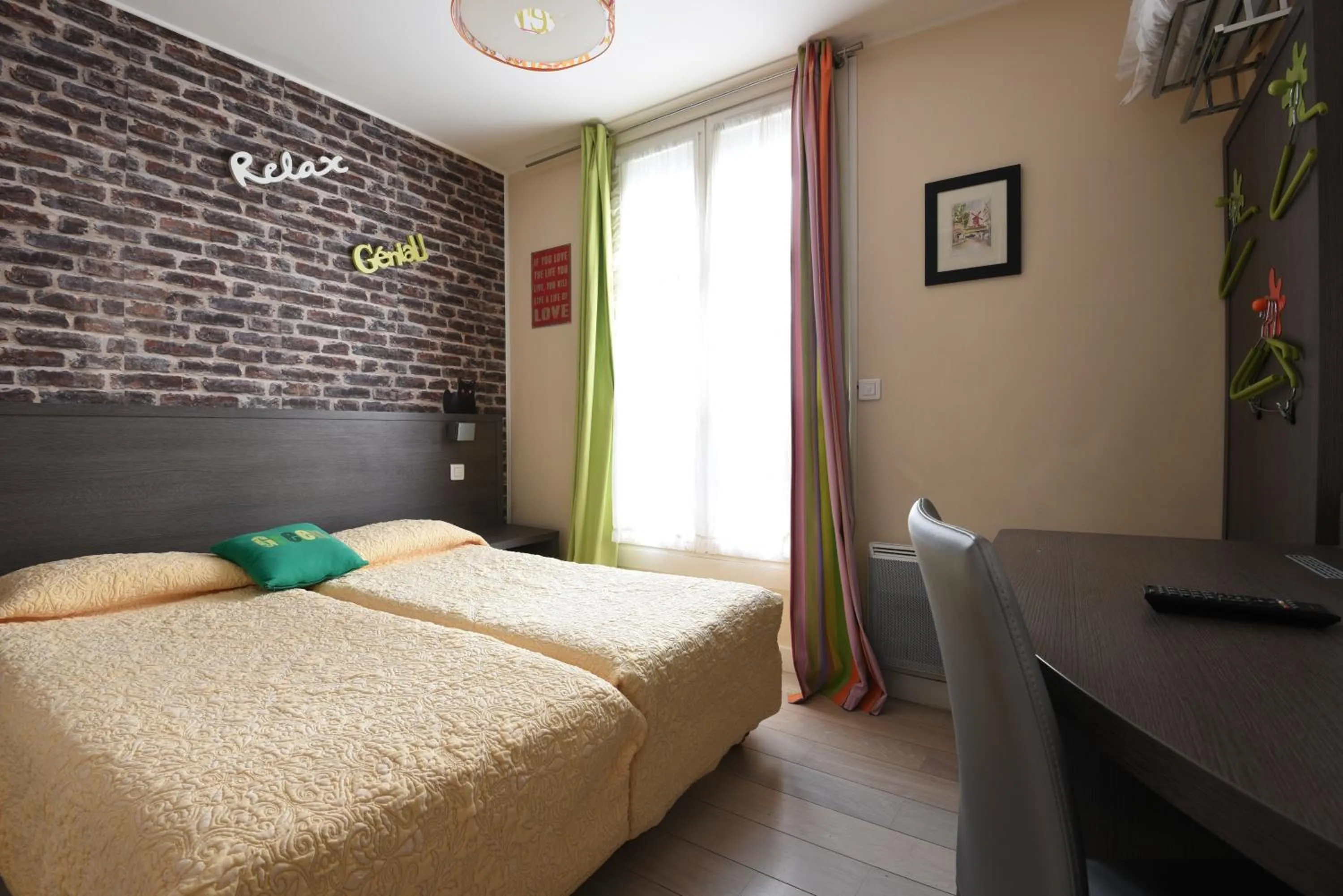 Bed in Amélie Hotel