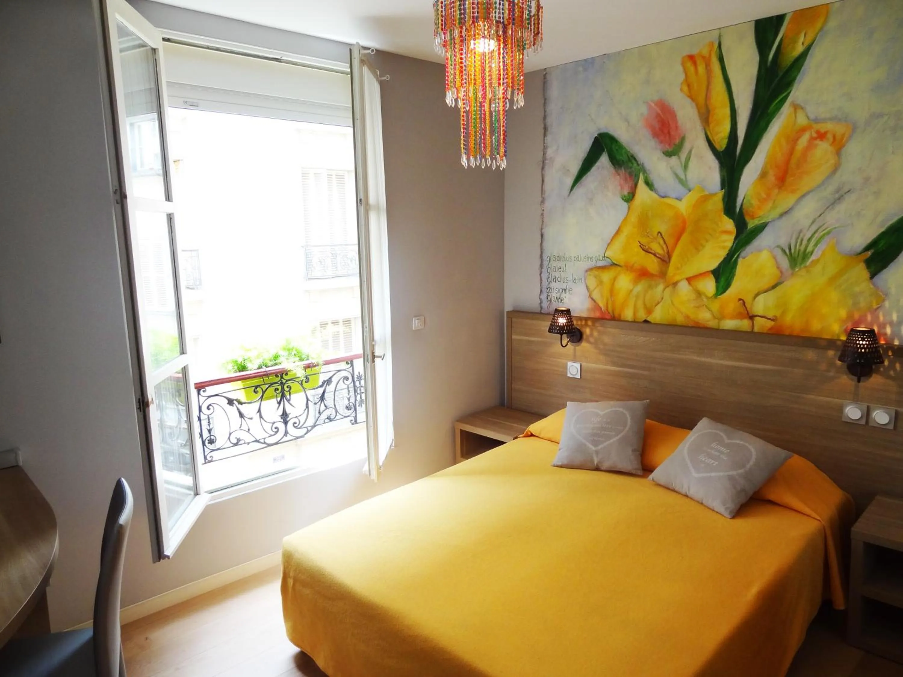Photo of the whole room, Bed in Amélie Hotel