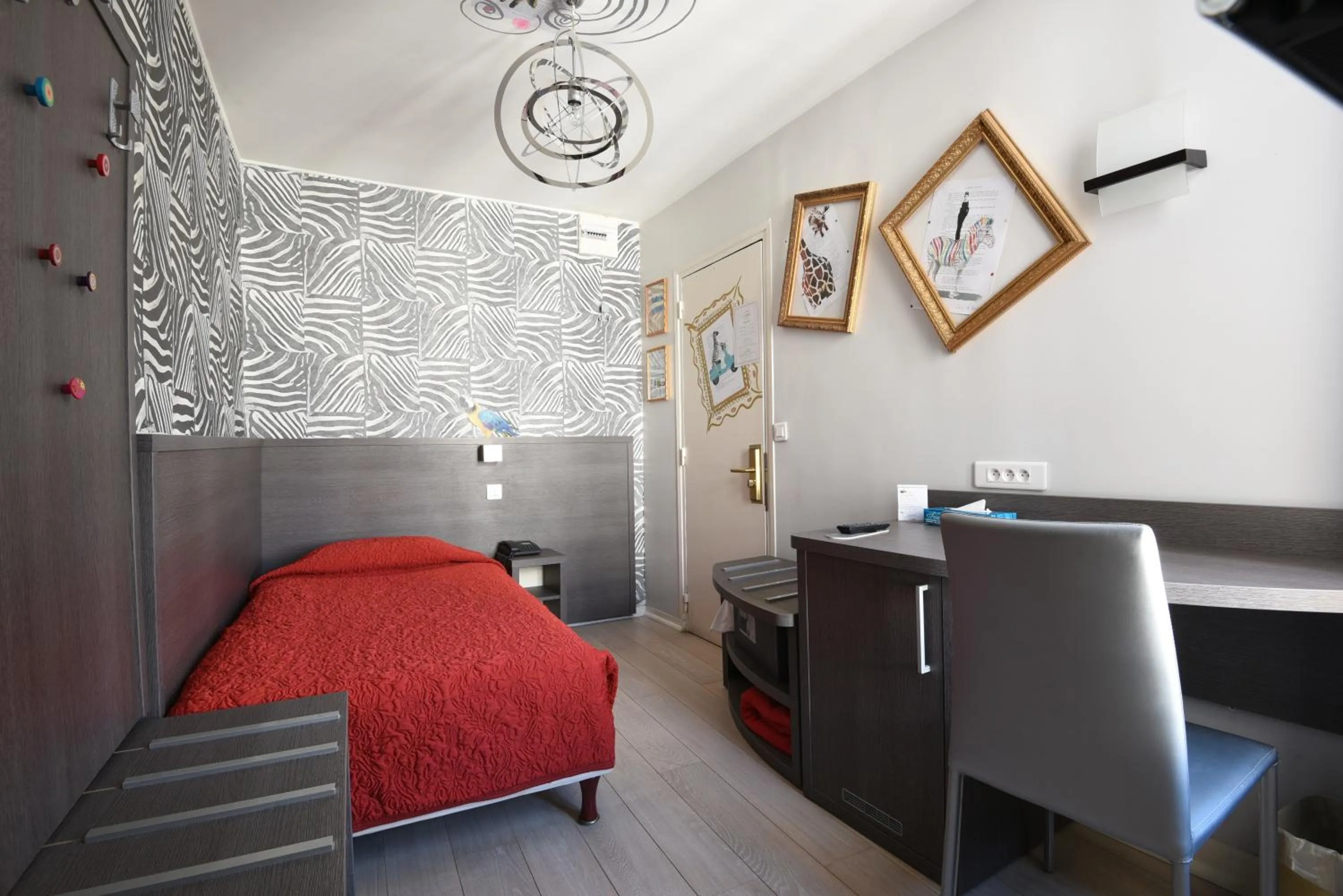 Photo of the whole room, Bed in Amélie Hotel