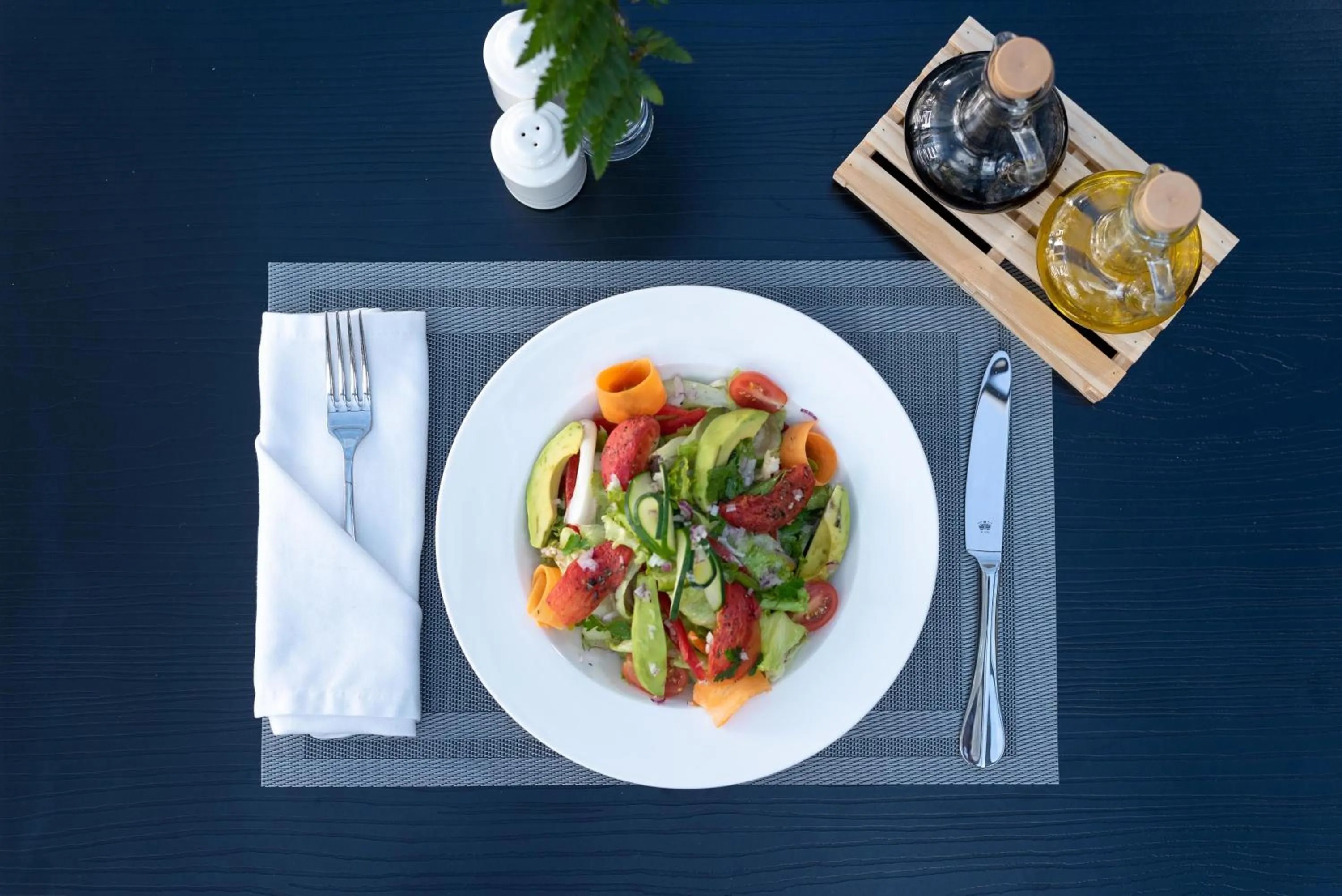 Restaurant/places to eat in CySuites Apartment Hotel