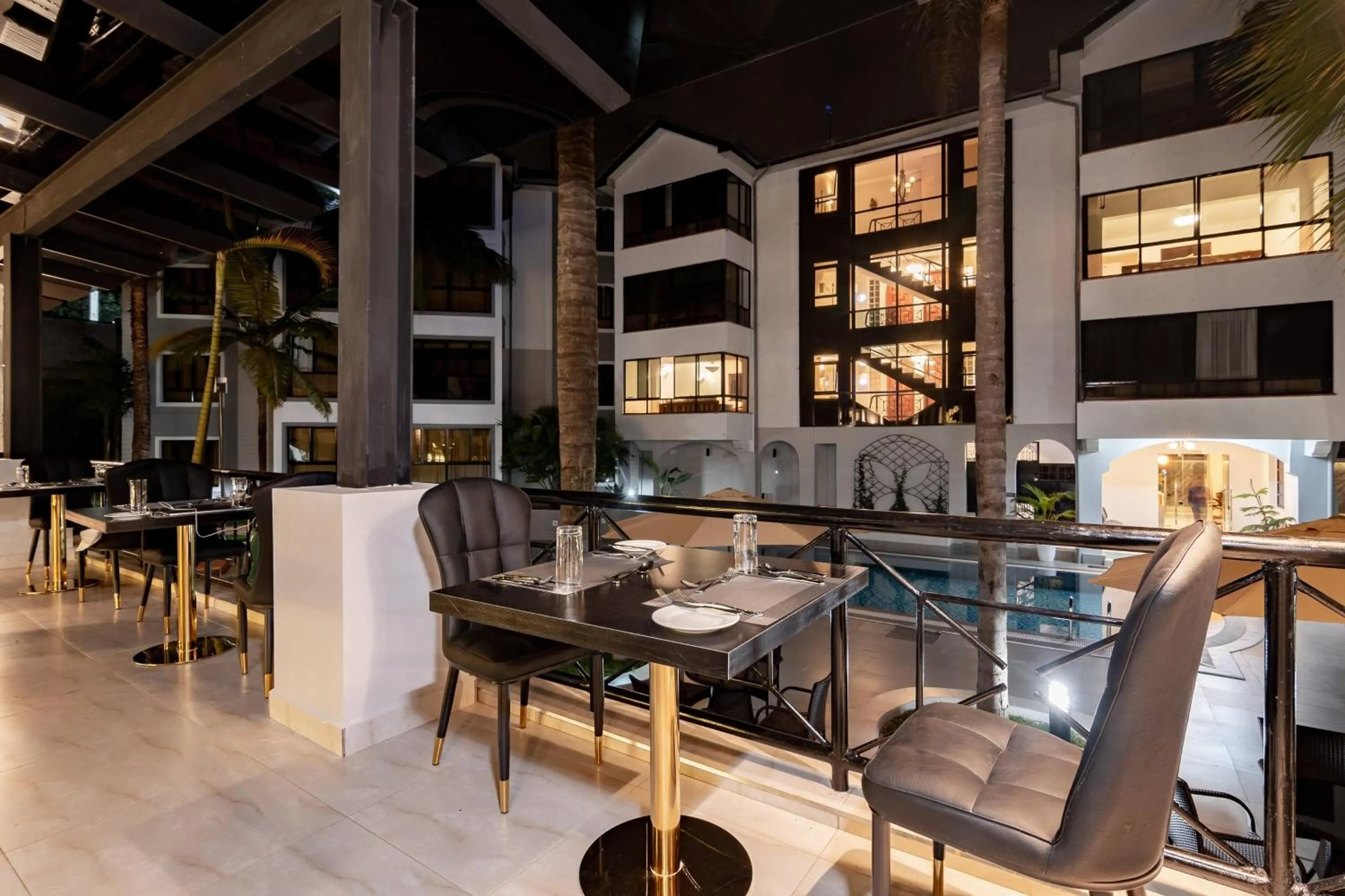 Restaurant/places to eat in CySuites Apartment Hotel