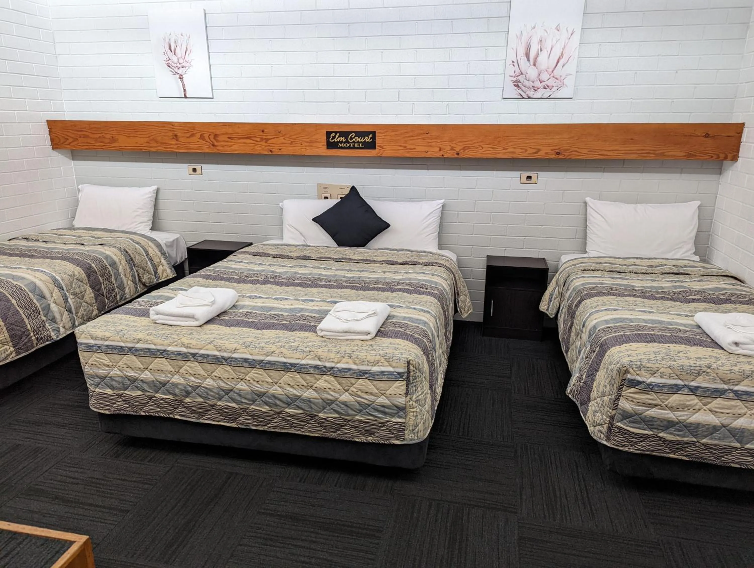 Bed in Elm Court Motel