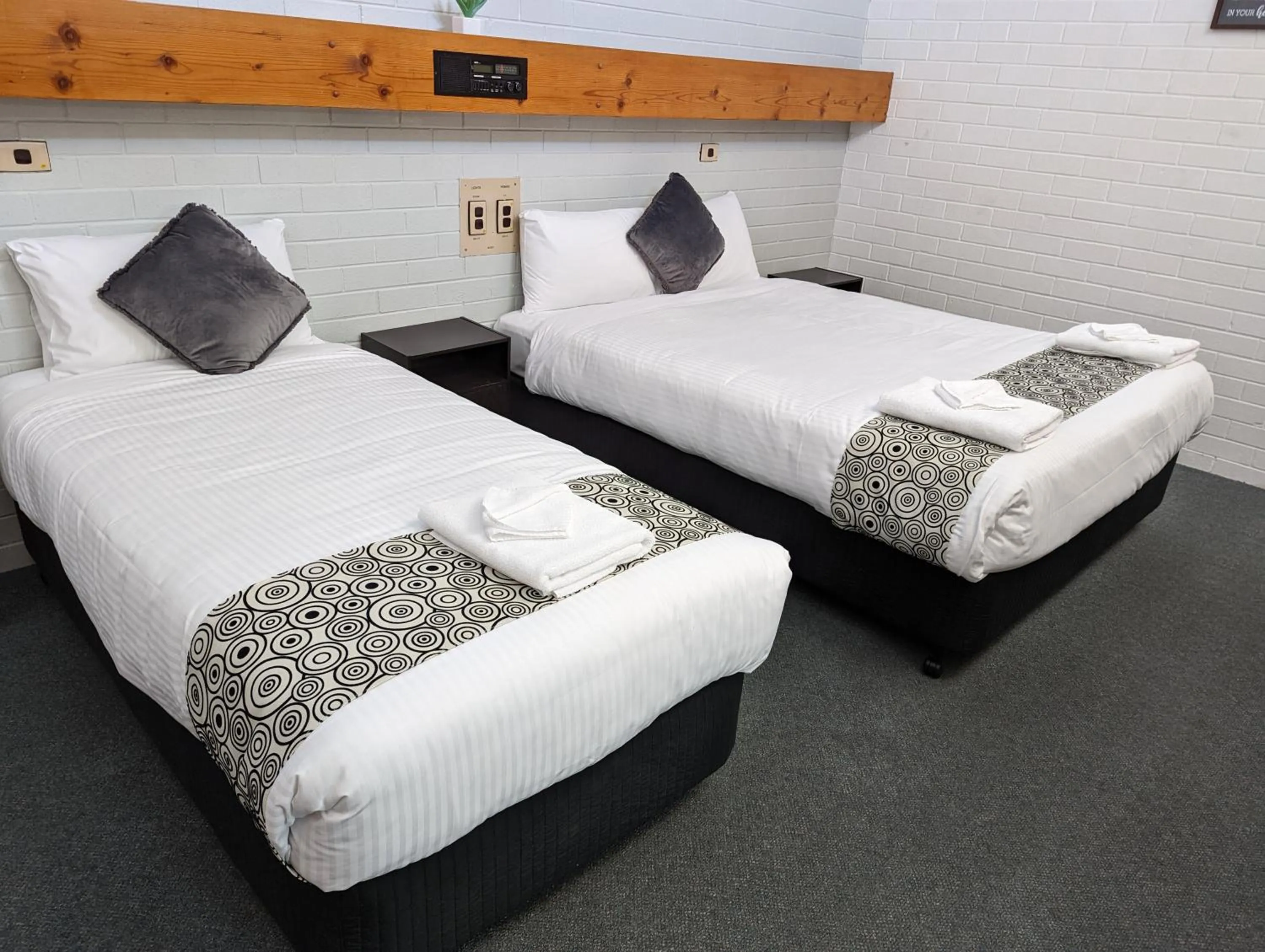 Bed in Elm Court Motel